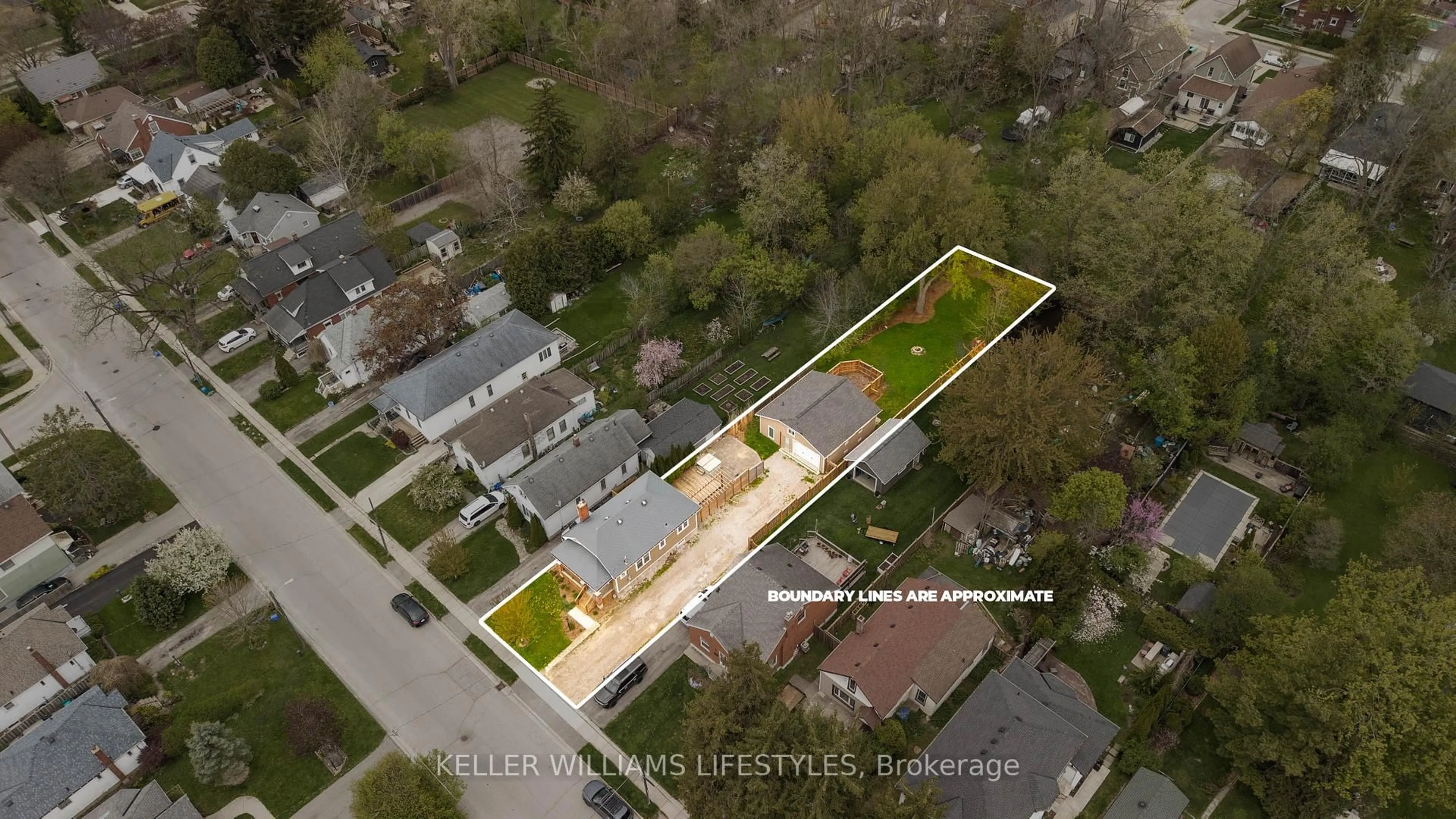 A pic from outside/outdoor area/front of a property/back of a property/a pic from drone, street for 490 Chester St, London South Ontario N6C 2J6