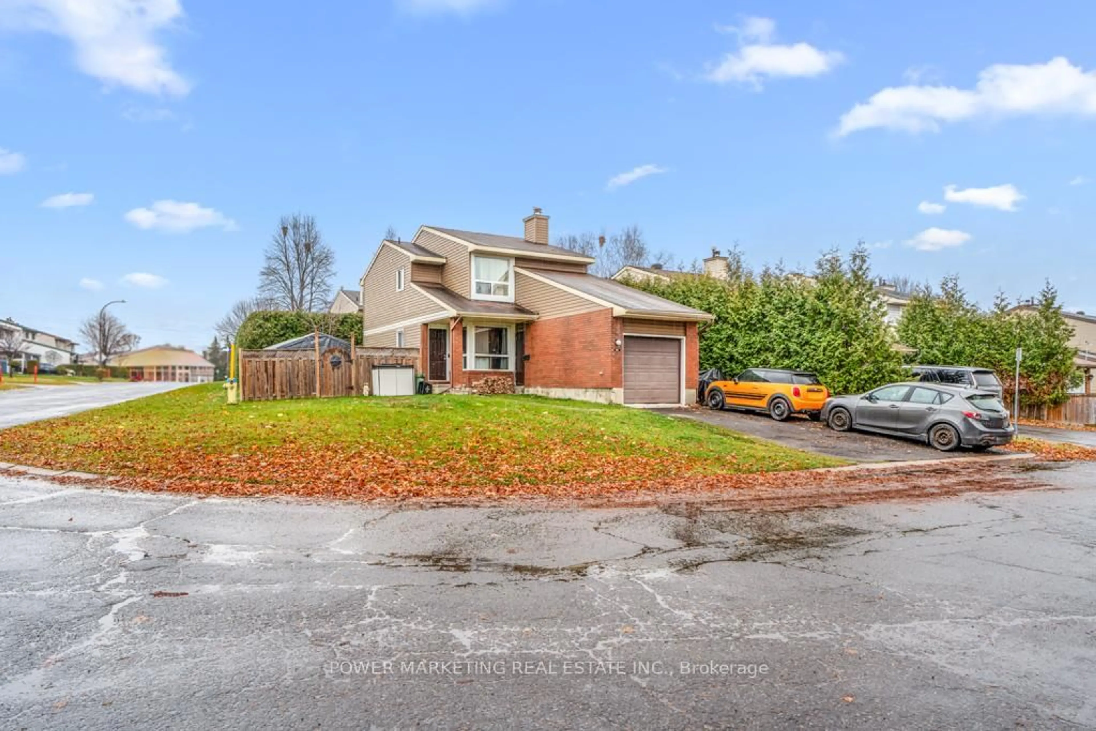 A pic from outside/outdoor area/front of a property/back of a property/a pic from drone, street for 1631 SAXONY Cres, Ottawa Ontario K1B 5K8