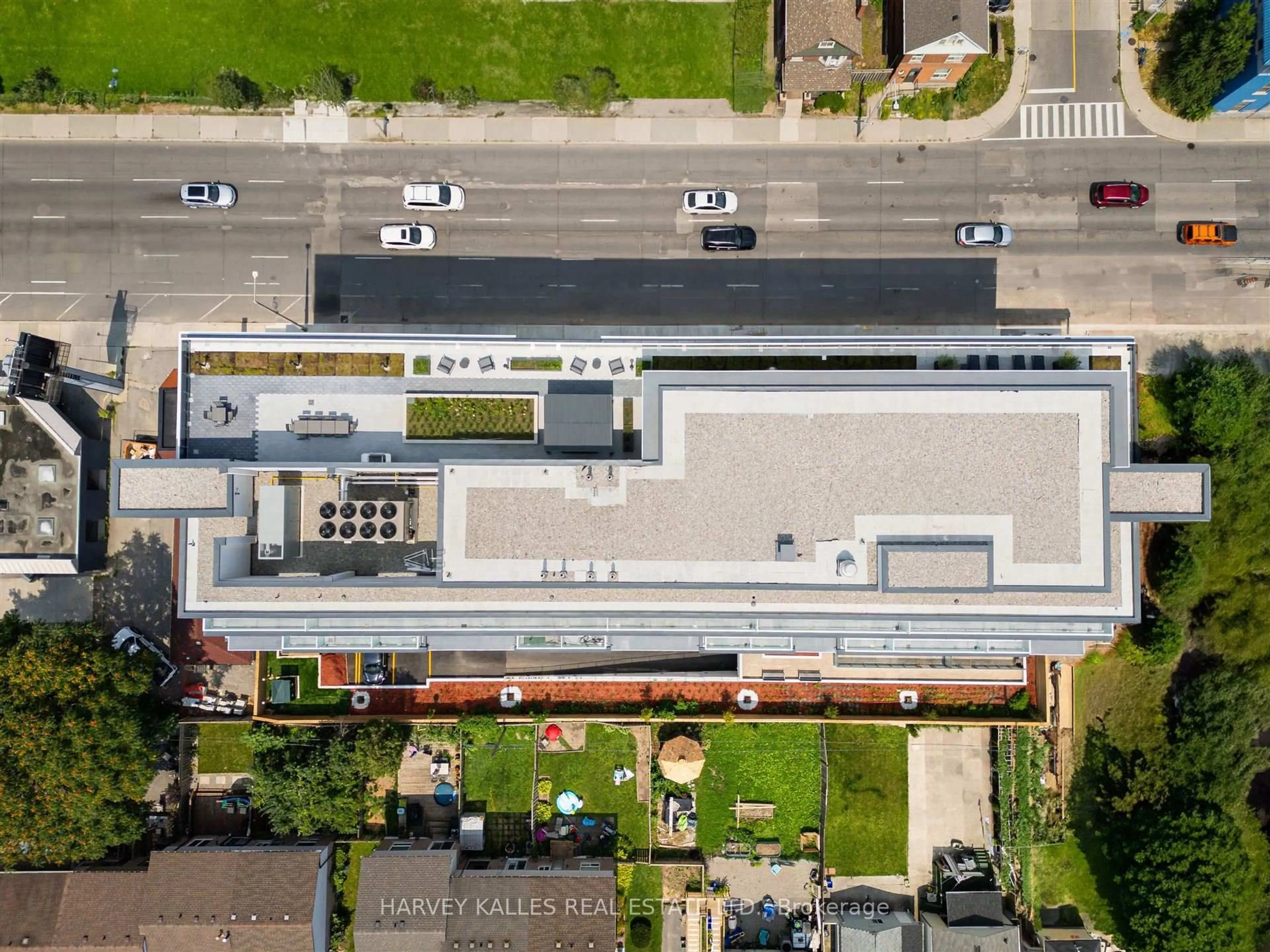 A pic from outside/outdoor area/front of a property/back of a property/a pic from drone, unknown for 415 Main St #511, Hamilton Ontario L8P 0C9