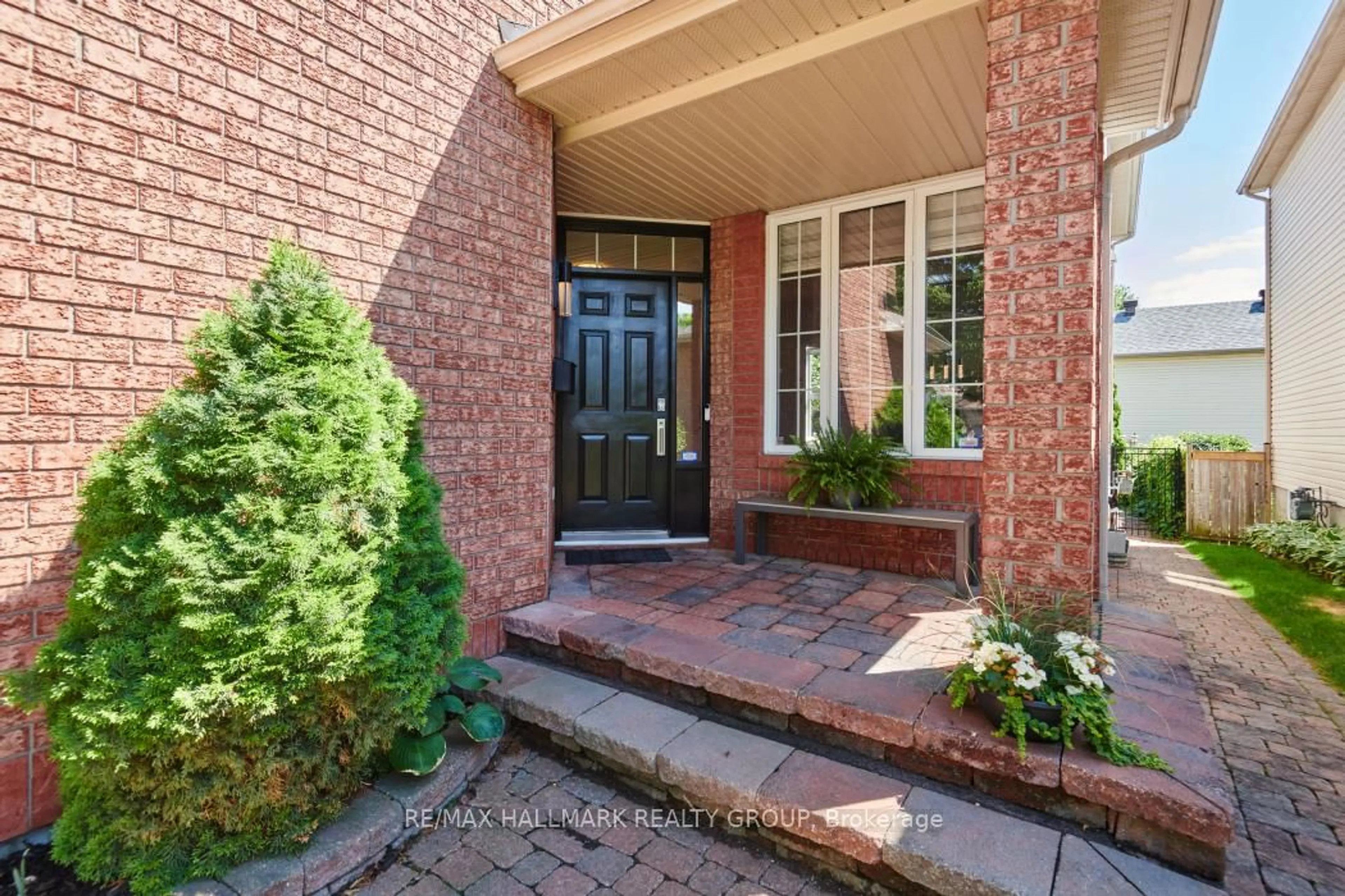Unknown for 104 Meadowcroft Cres, Ottawa Ontario K1J 1H1