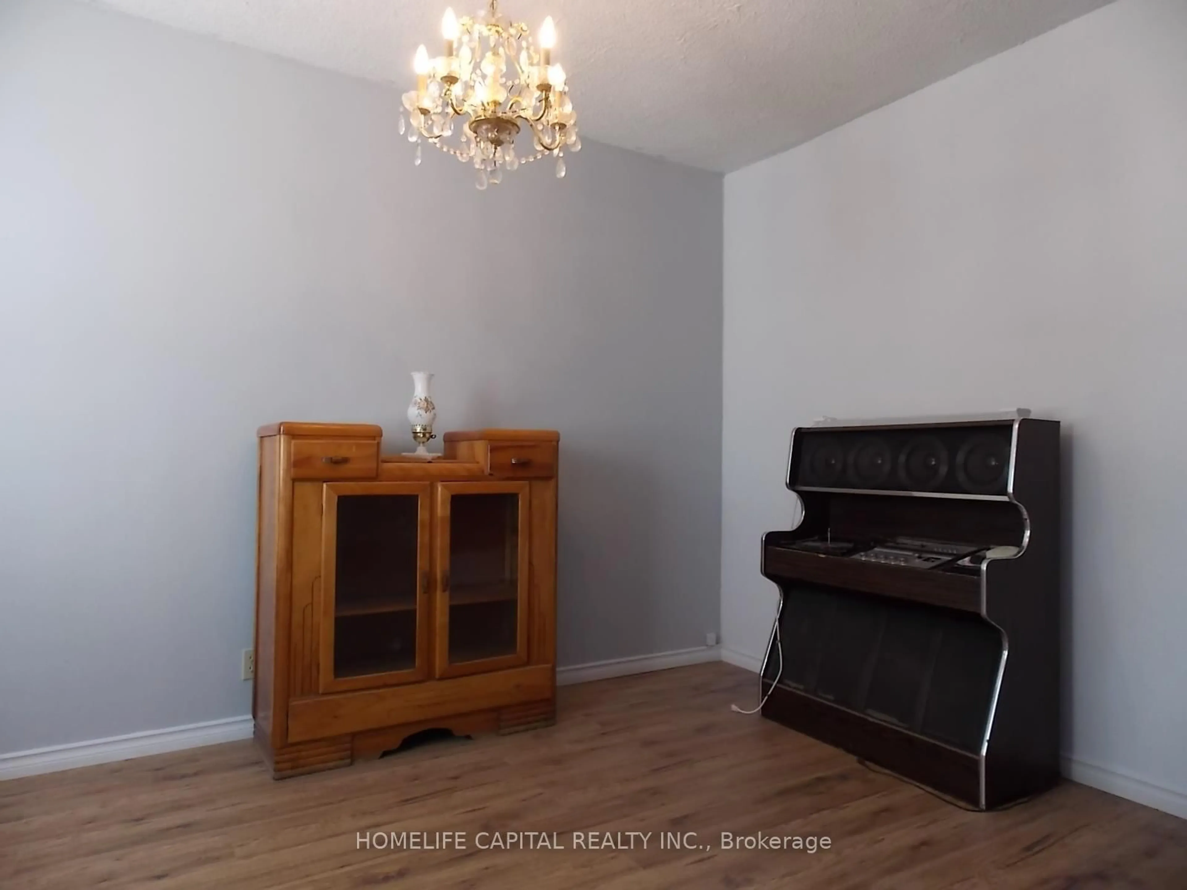 Living room with furniture, unknown for 4517 Navan Rd, Ottawa Ontario K4B 1H9