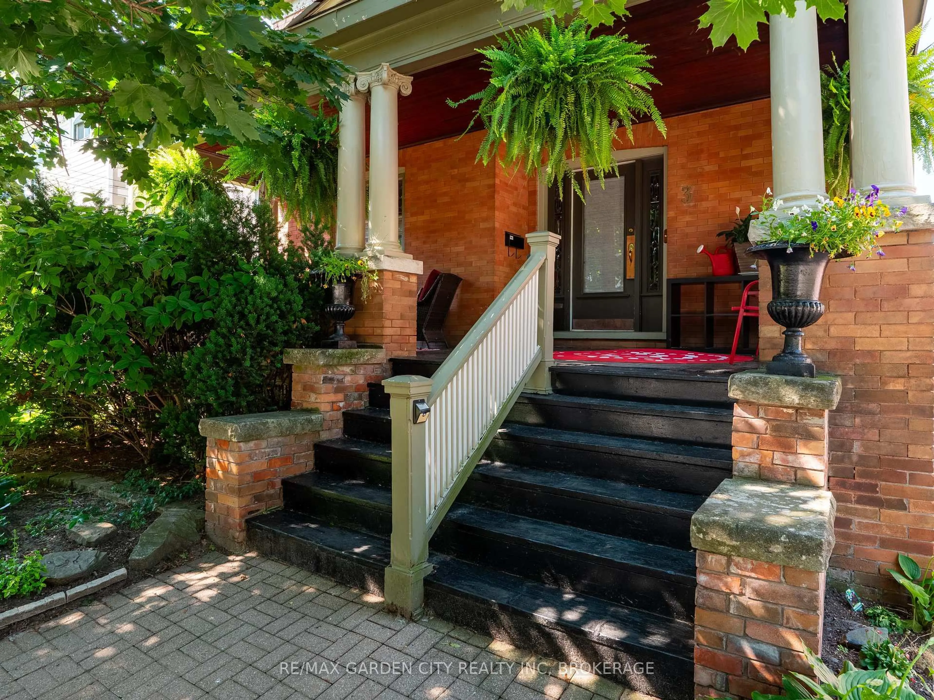 Unknown for 3 Montebello Pl, St. Catharines Ontario L2R 6B5