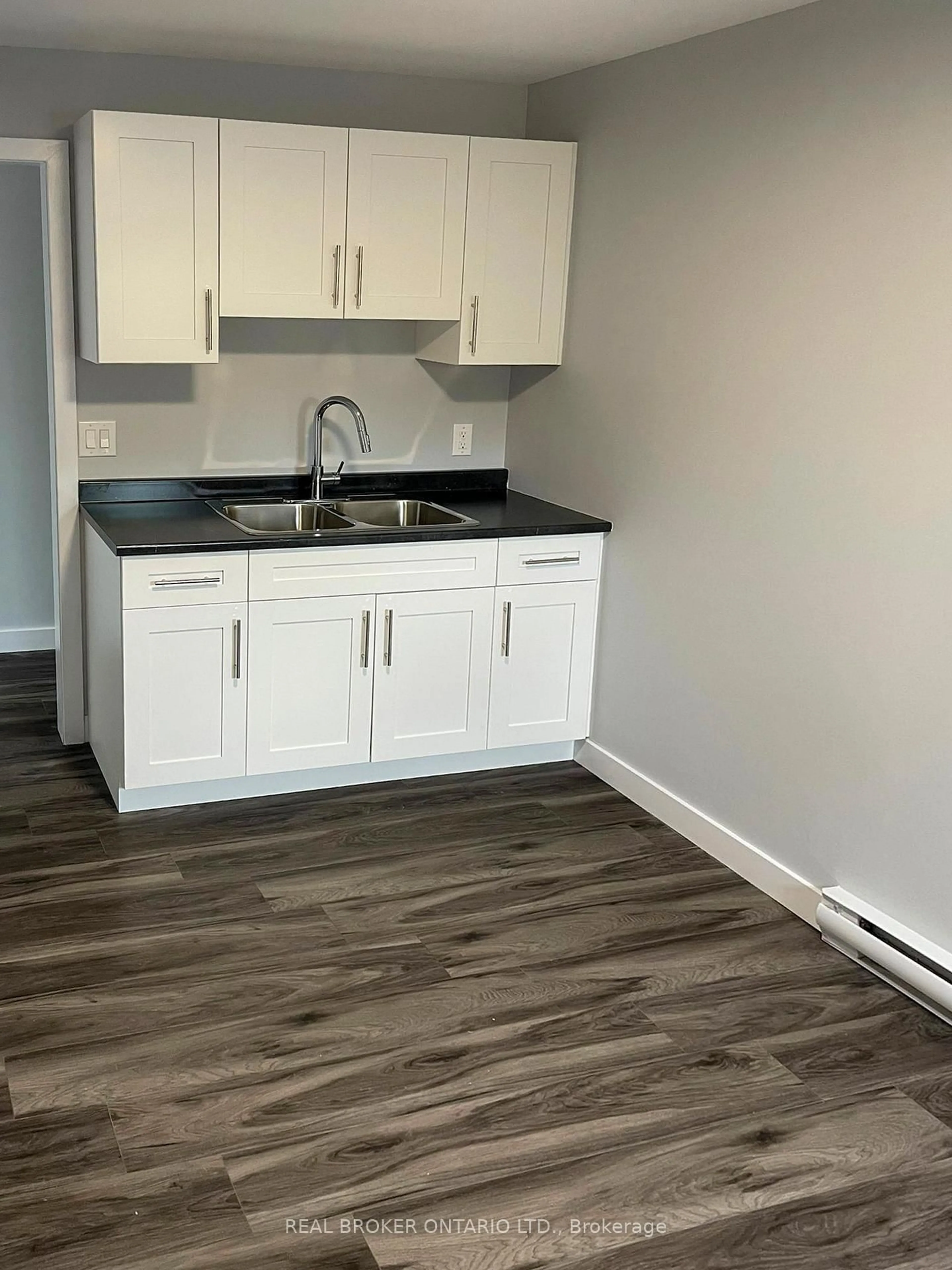 Standard kitchen, wood/laminate floor for 17 Main St, Elizabethtown-Kitley Ontario K0E 1M0