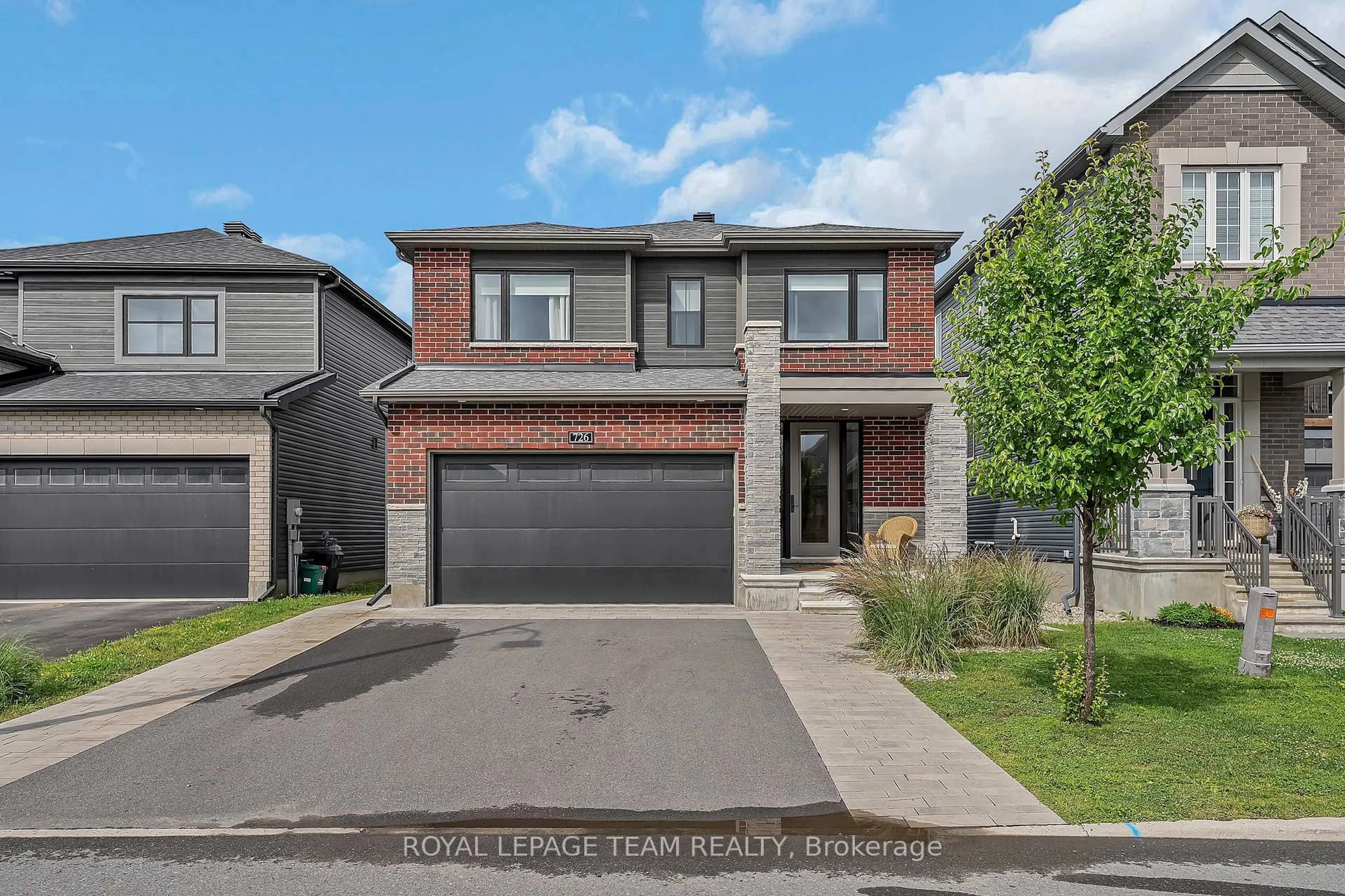 Home with brick exterior material, street for 726 Coast Circ, Manotick Ontario K4M 0N2