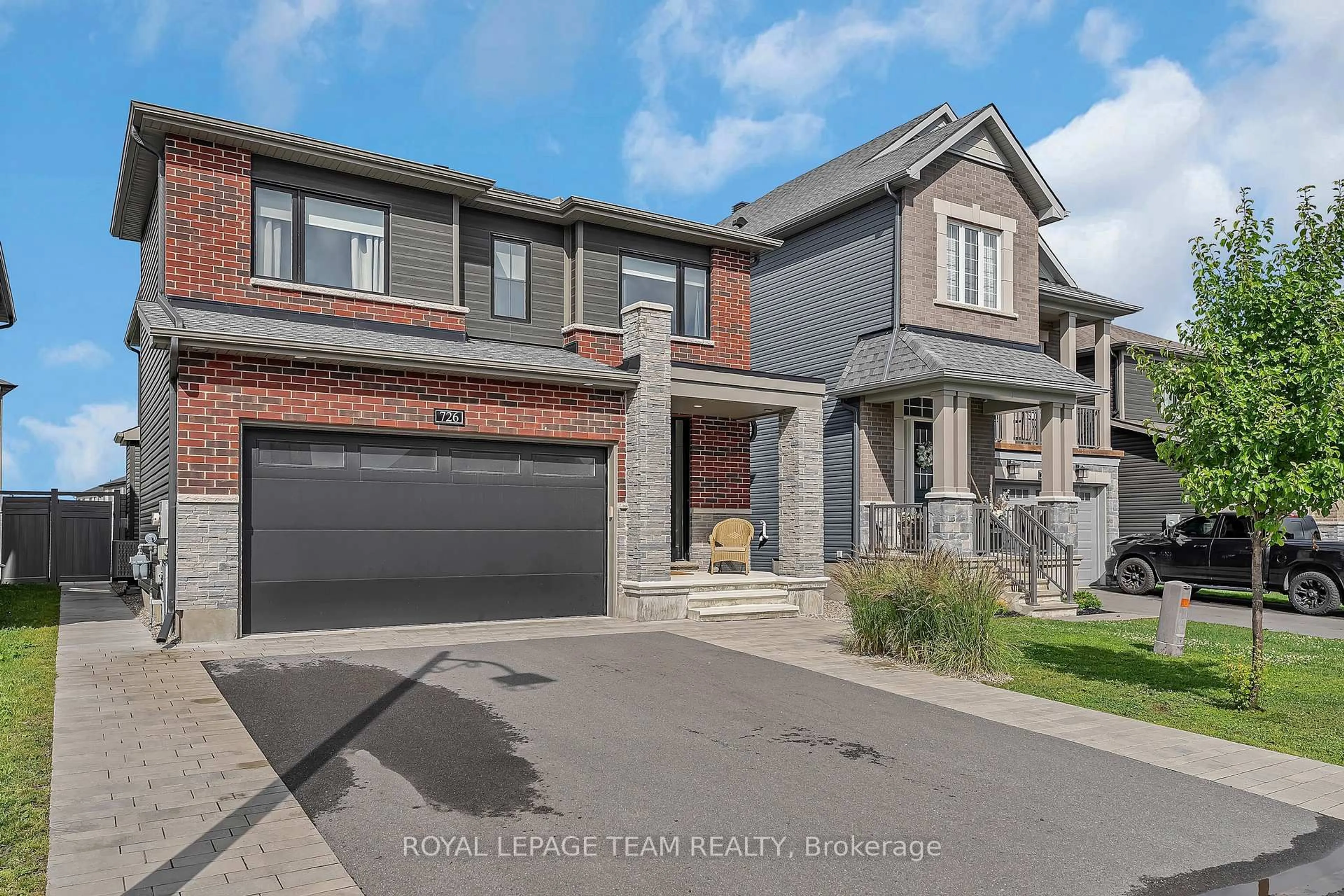 Home with brick exterior material, street for 726 Coast Circ, Manotick Ontario K4M 0N2
