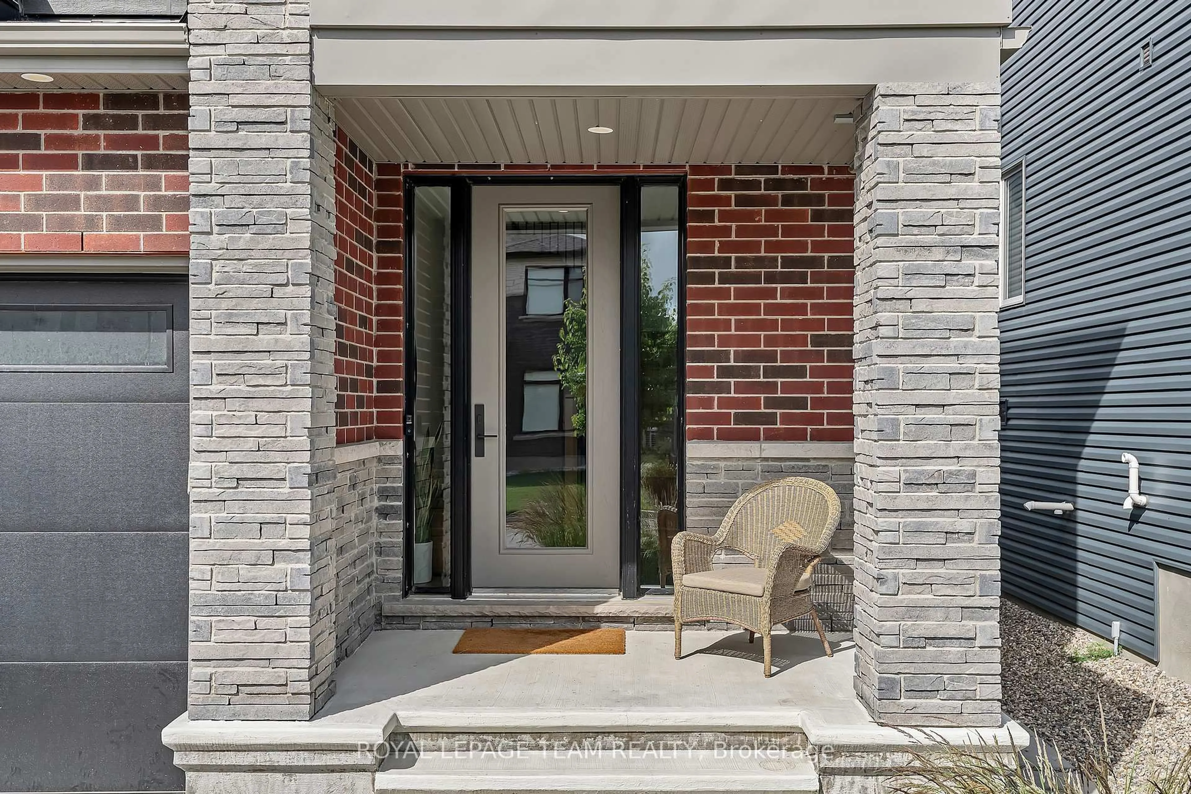 Home with brick exterior material, street for 726 Coast Circ, Manotick Ontario K4M 0N2