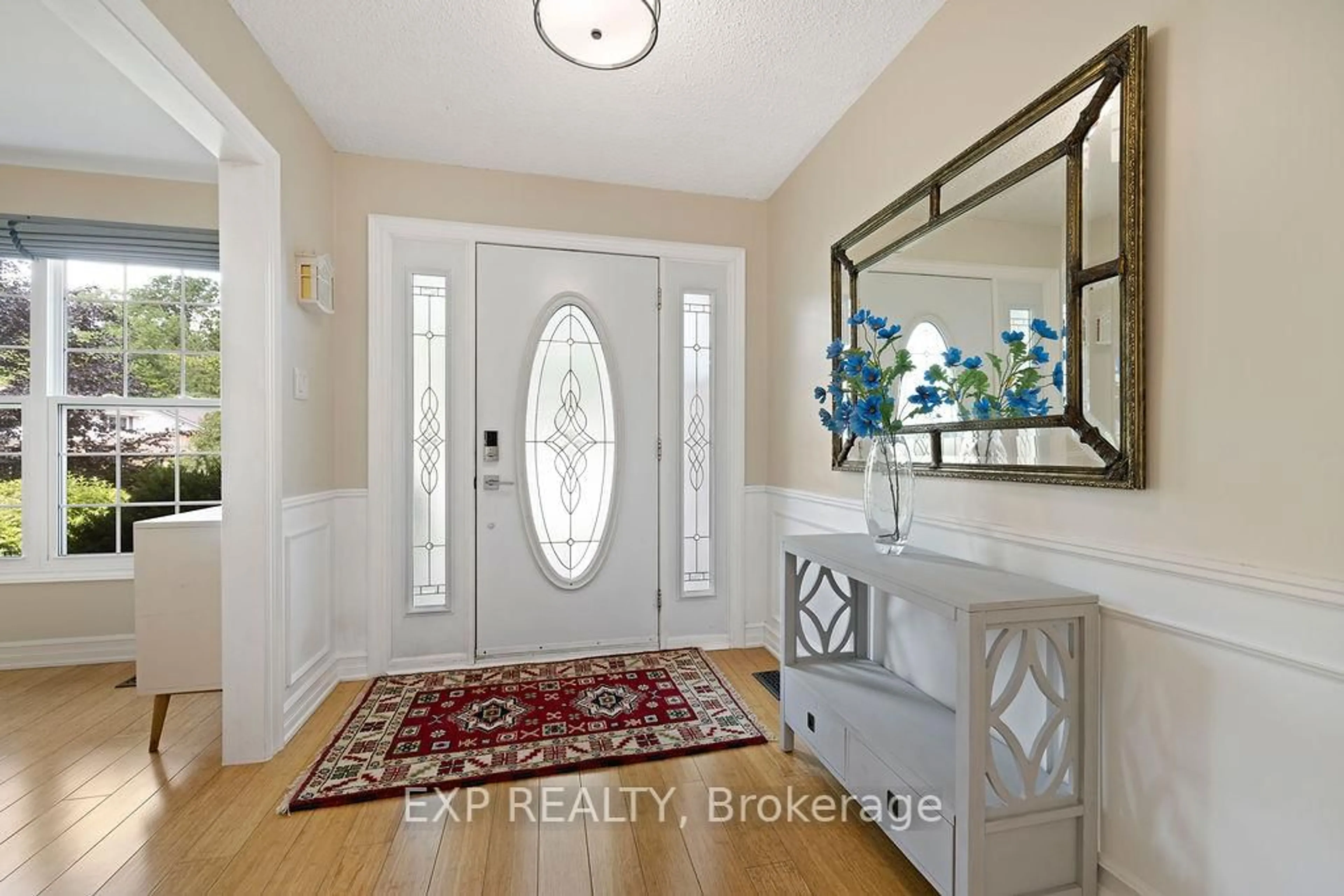 Indoor entryway for 18 Nancy Crt, Hamilton Ontario L0R 2H0