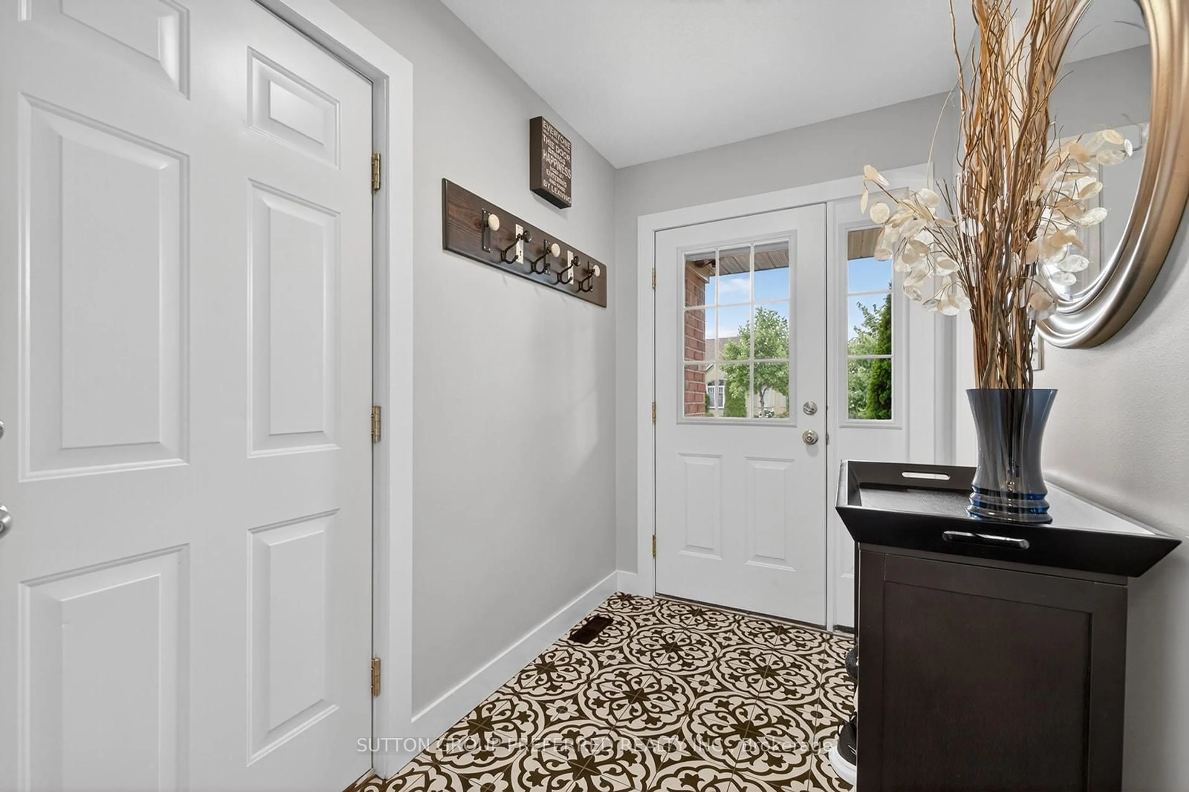 Indoor entryway for 55 Brookside Dr, St. Thomas Ontario N5P 4P3
