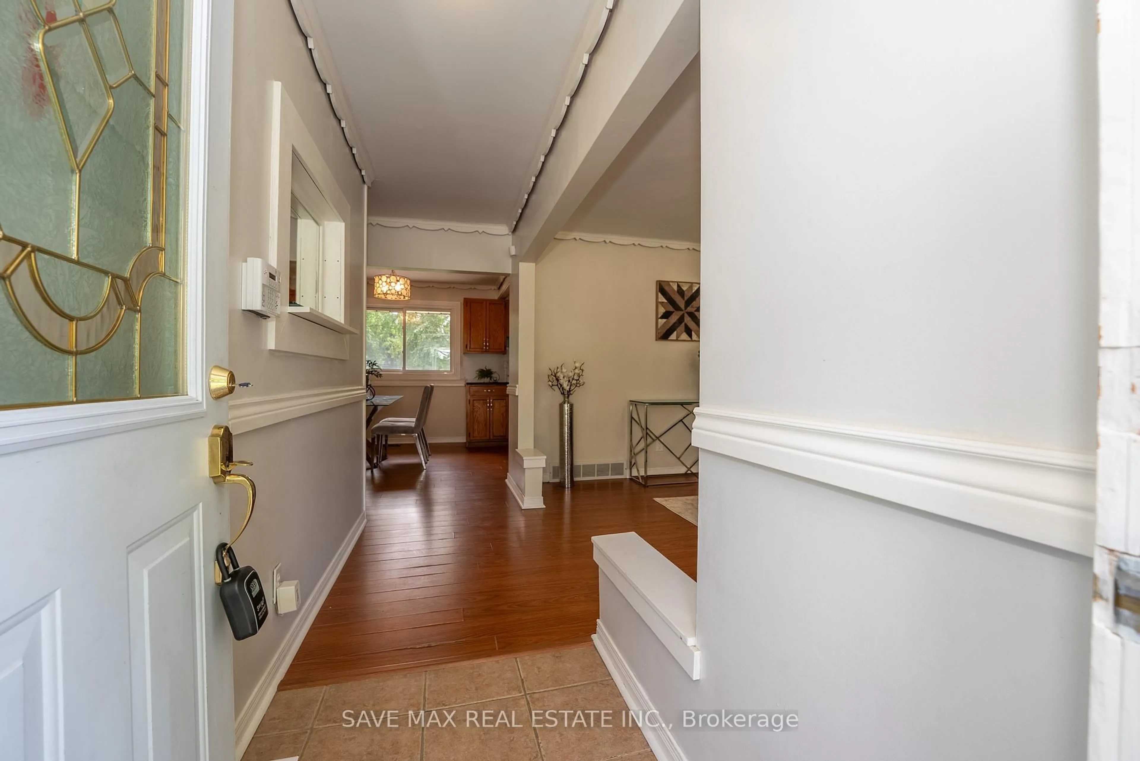 Indoor entryway for 5 Clearview Dr, Cambridge Ontario N1S 1B1