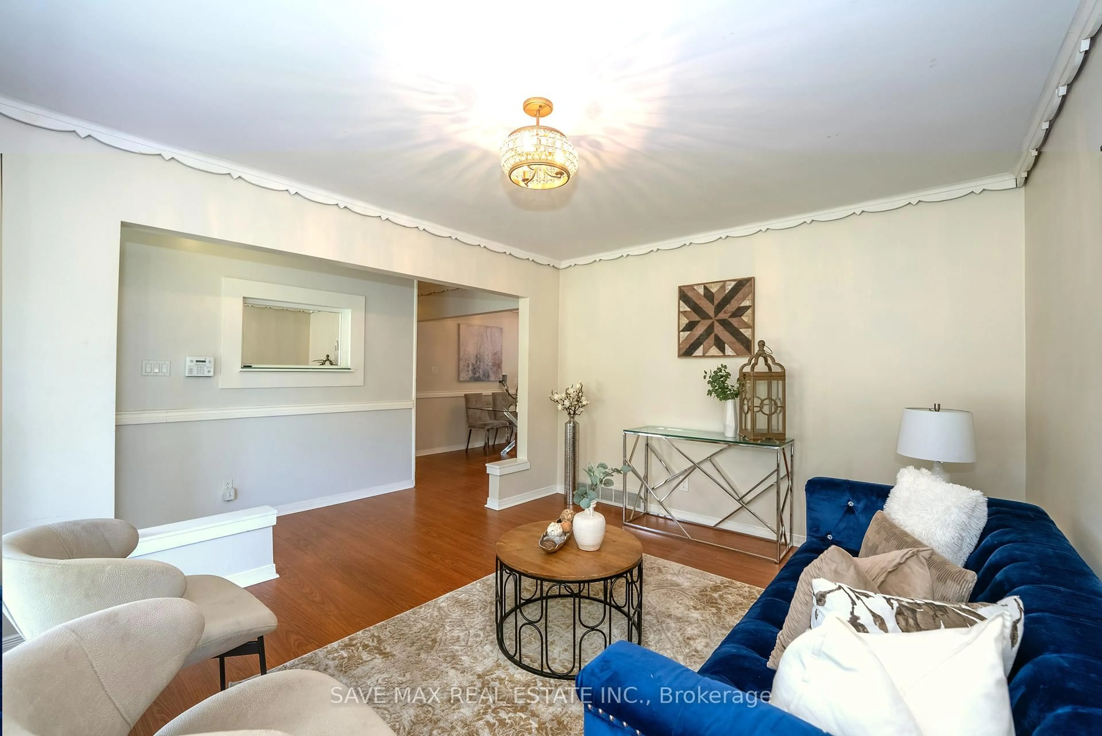 Living room with furniture, unknown for 5 Clearview Dr, Cambridge Ontario N1S 1B1