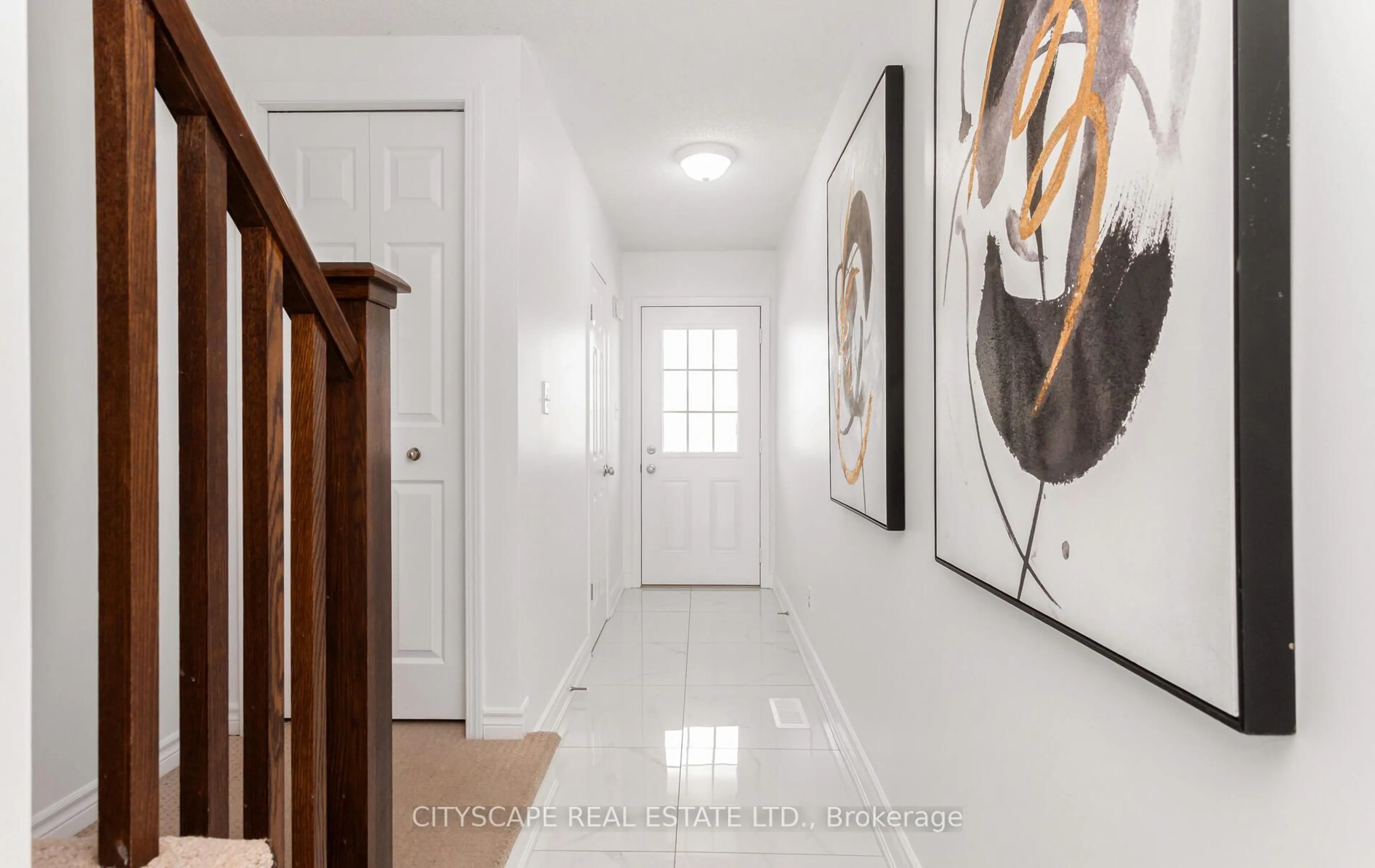 Indoor entryway for 493 Beaumont Cres, Kitchener Ontario N2A 0C4