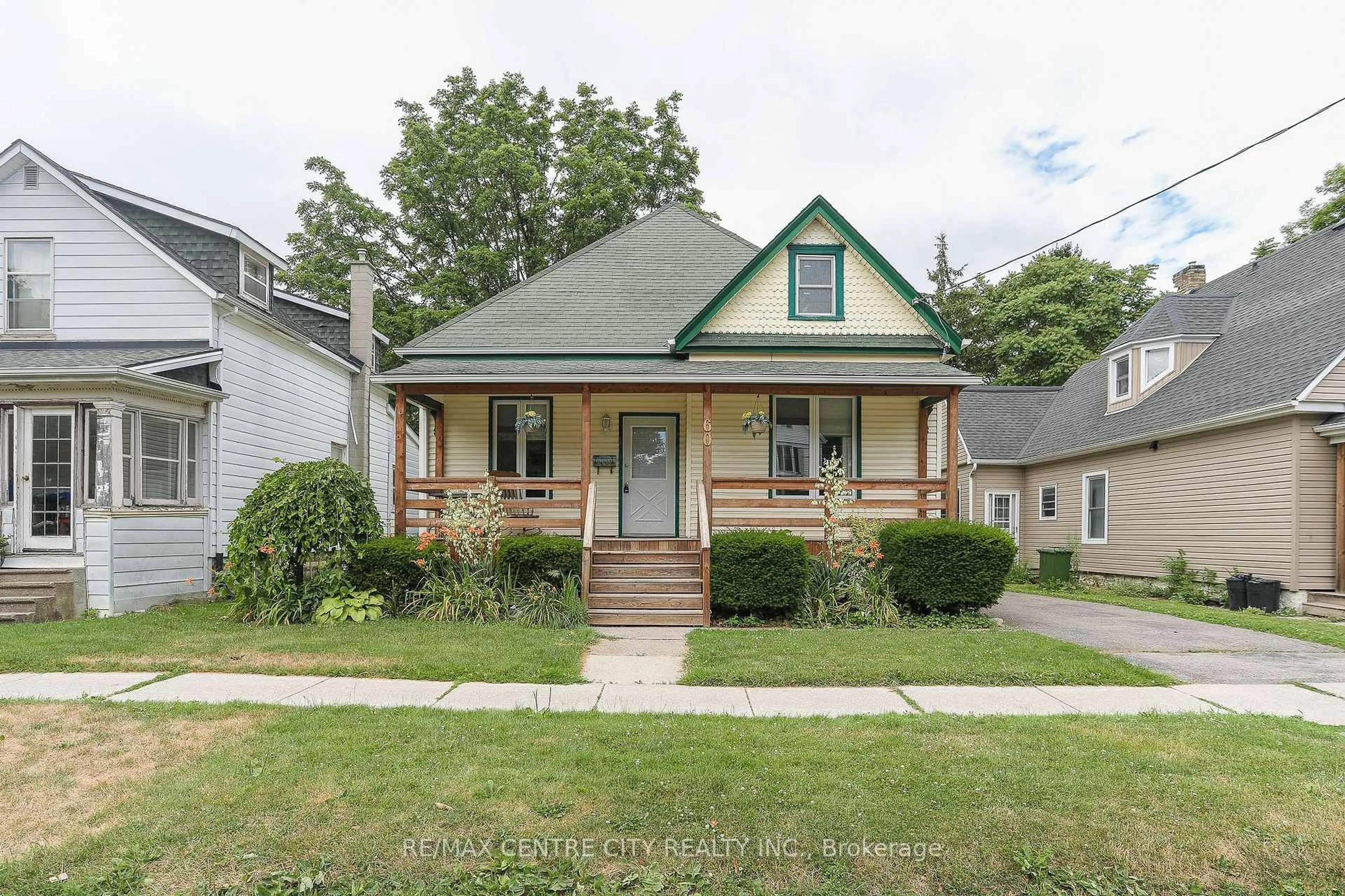 Home with vinyl exterior material, street for 60 Alma St, St. Thomas Ontario N5P 3B1