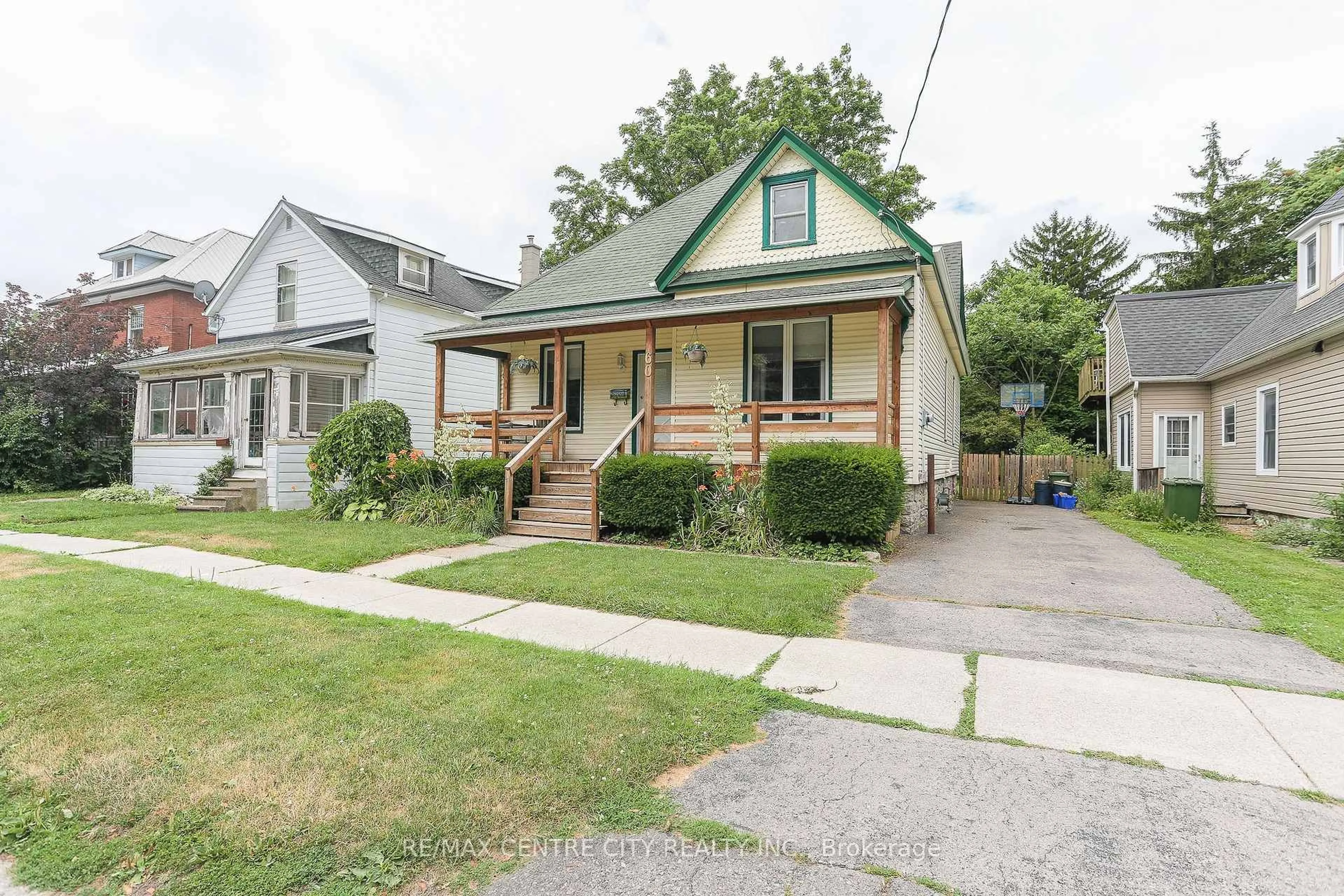 Unknown for 60 Alma St, St. Thomas Ontario N5P 3B1