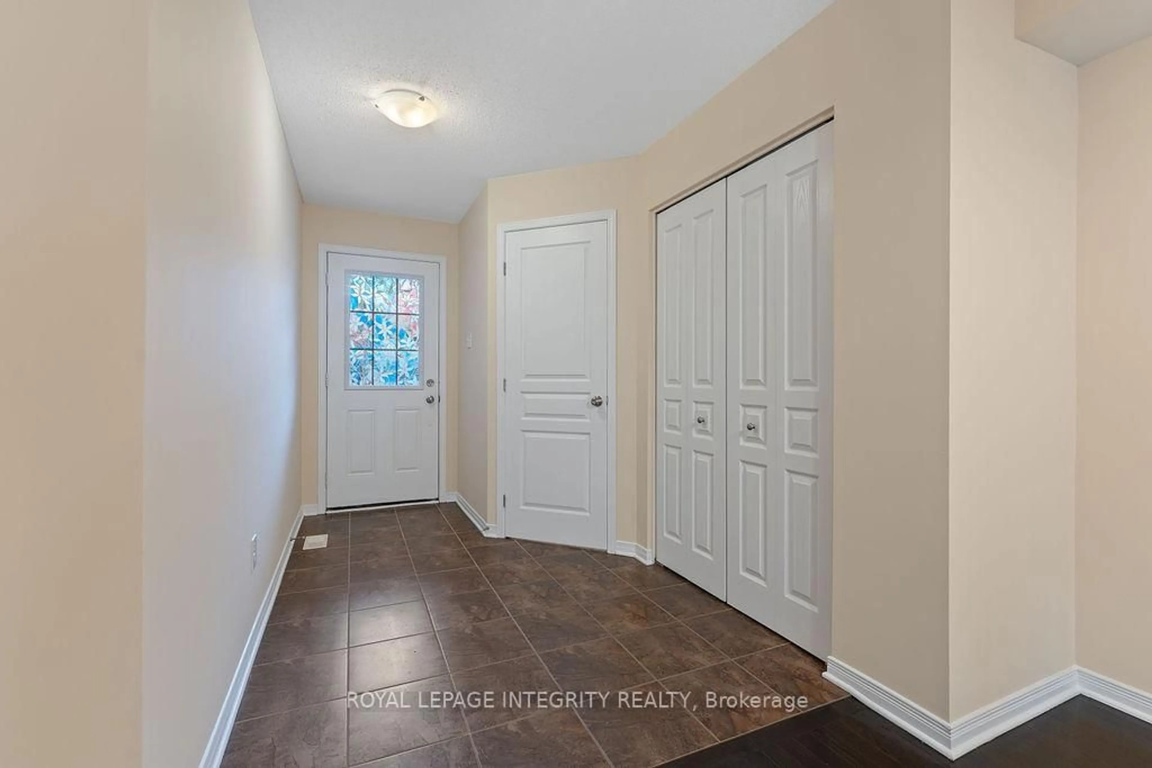 Indoor entryway for 203 Kingswell St, Ottawa Ontario K1T 0L1