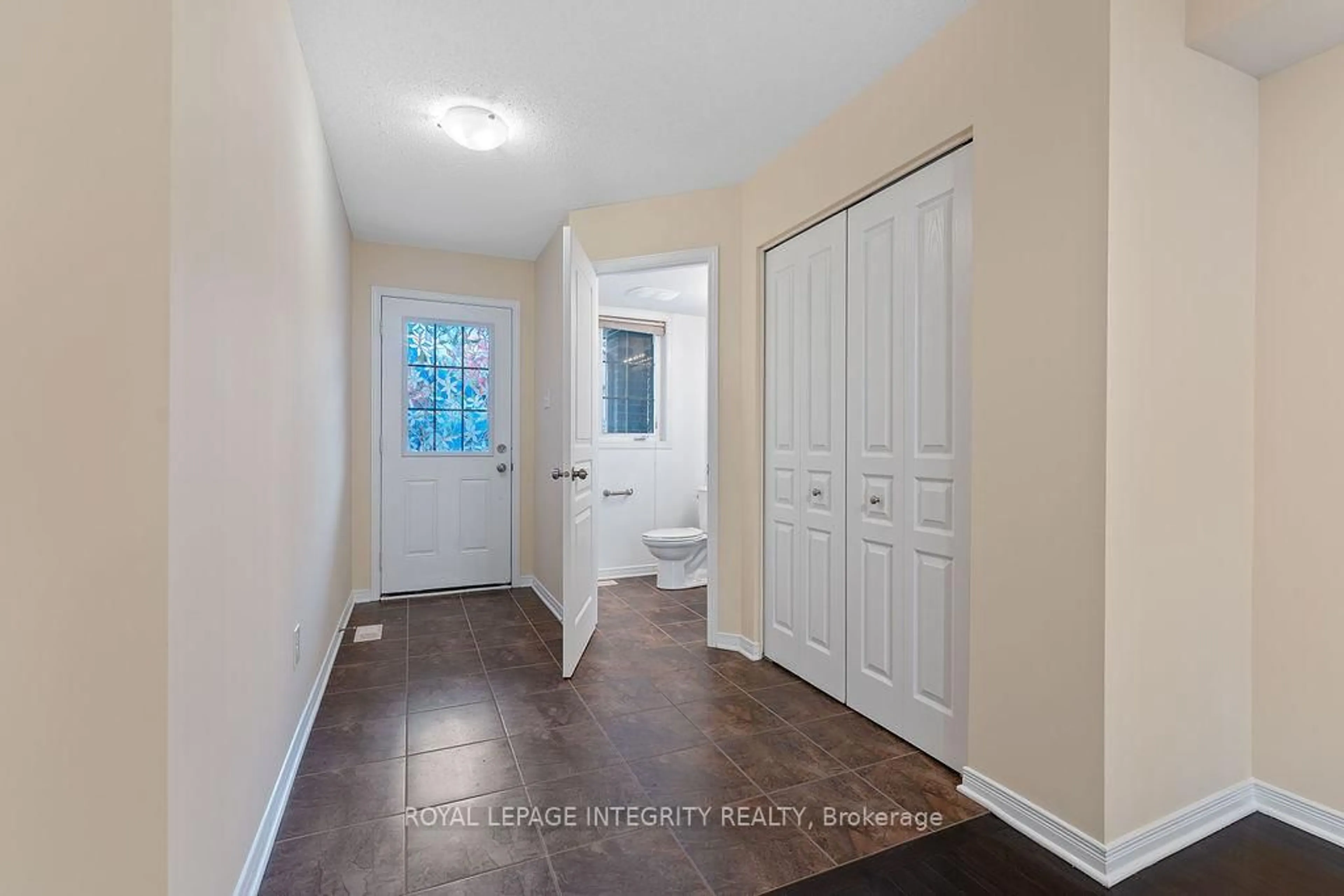 Indoor entryway for 203 Kingswell St, Ottawa Ontario K1T 0L1