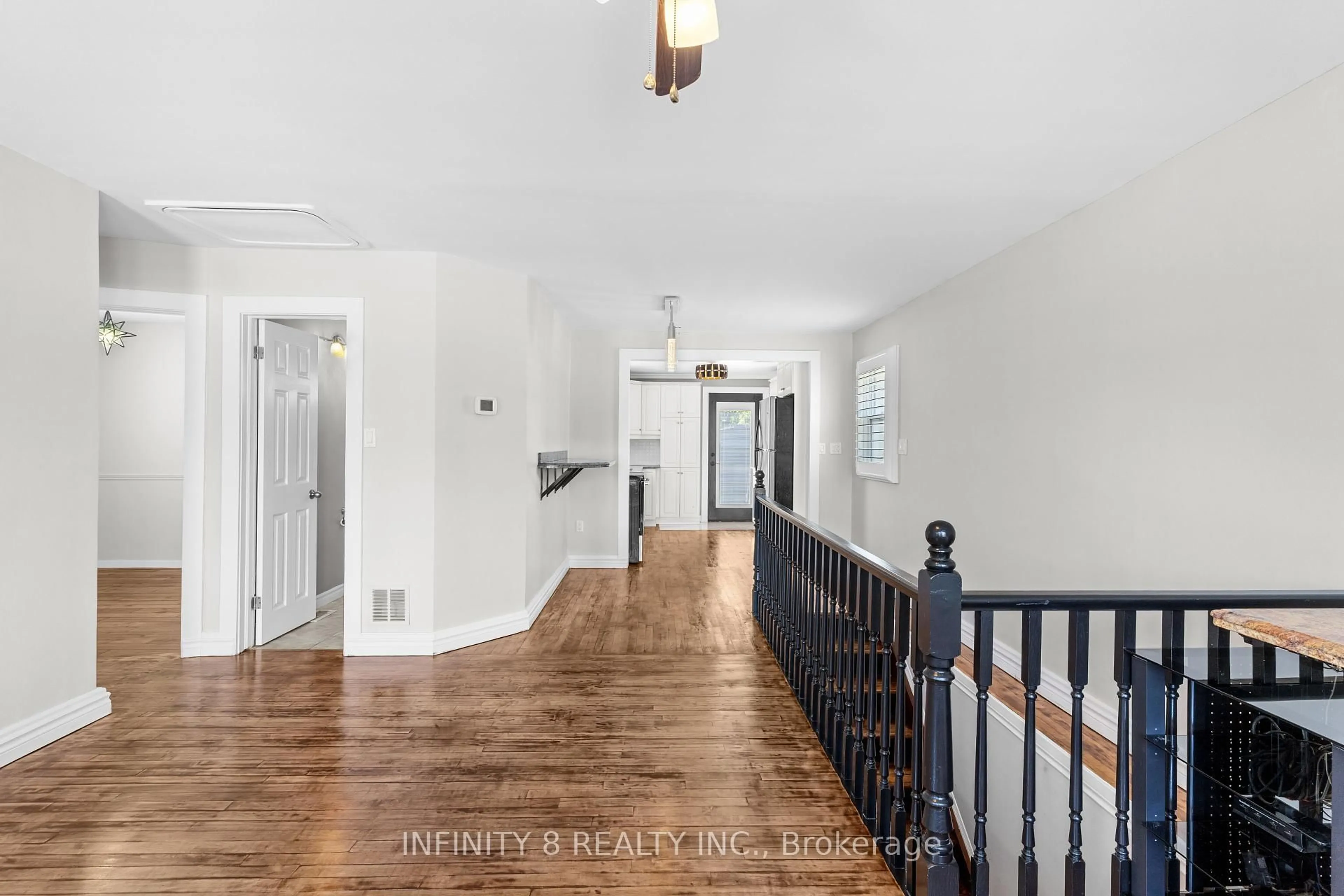 Indoor entryway for 216 Beatrice St, Welland Ontario L3B 2Z7