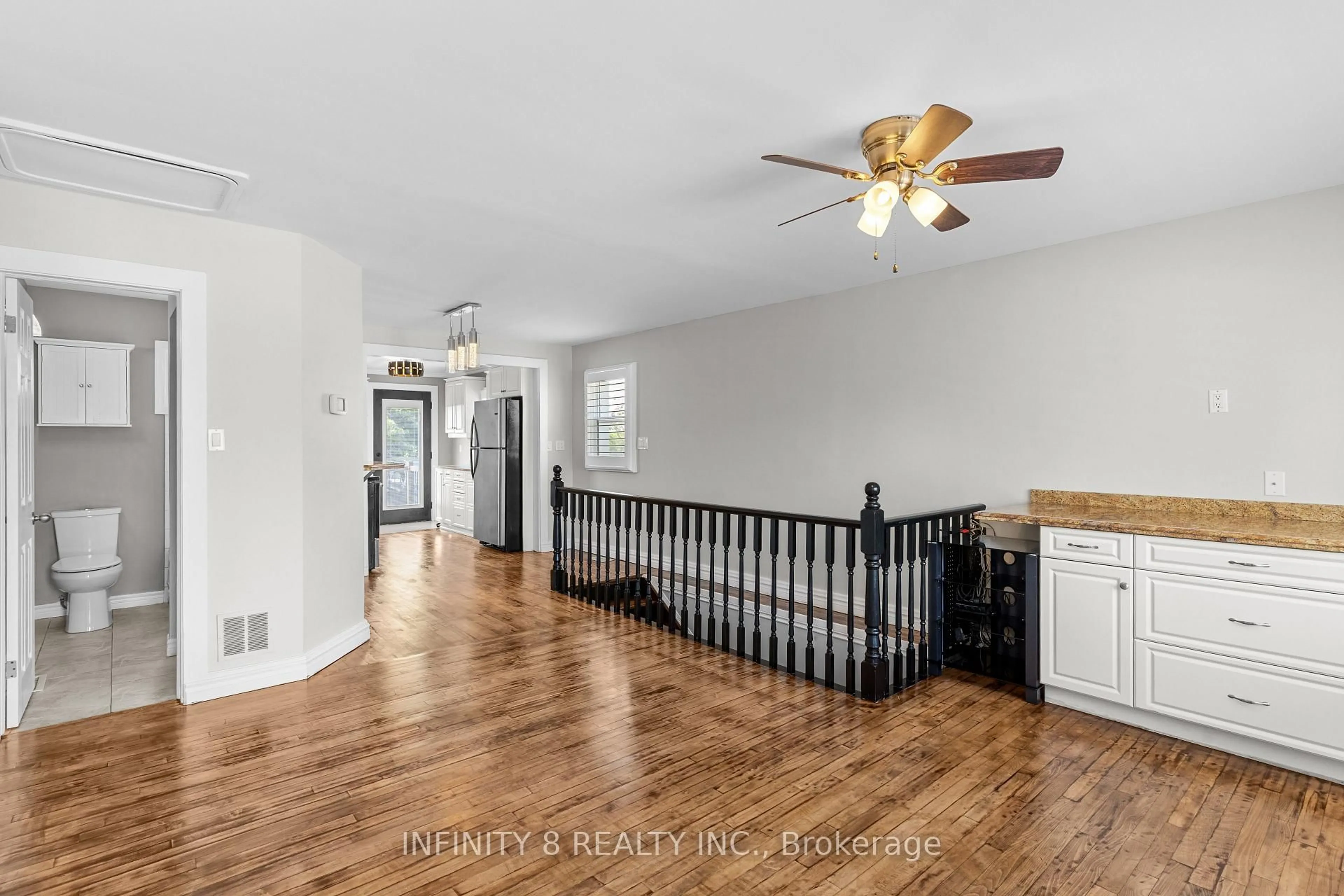 Indoor entryway for 216 Beatrice St, Welland Ontario L3B 2Z7