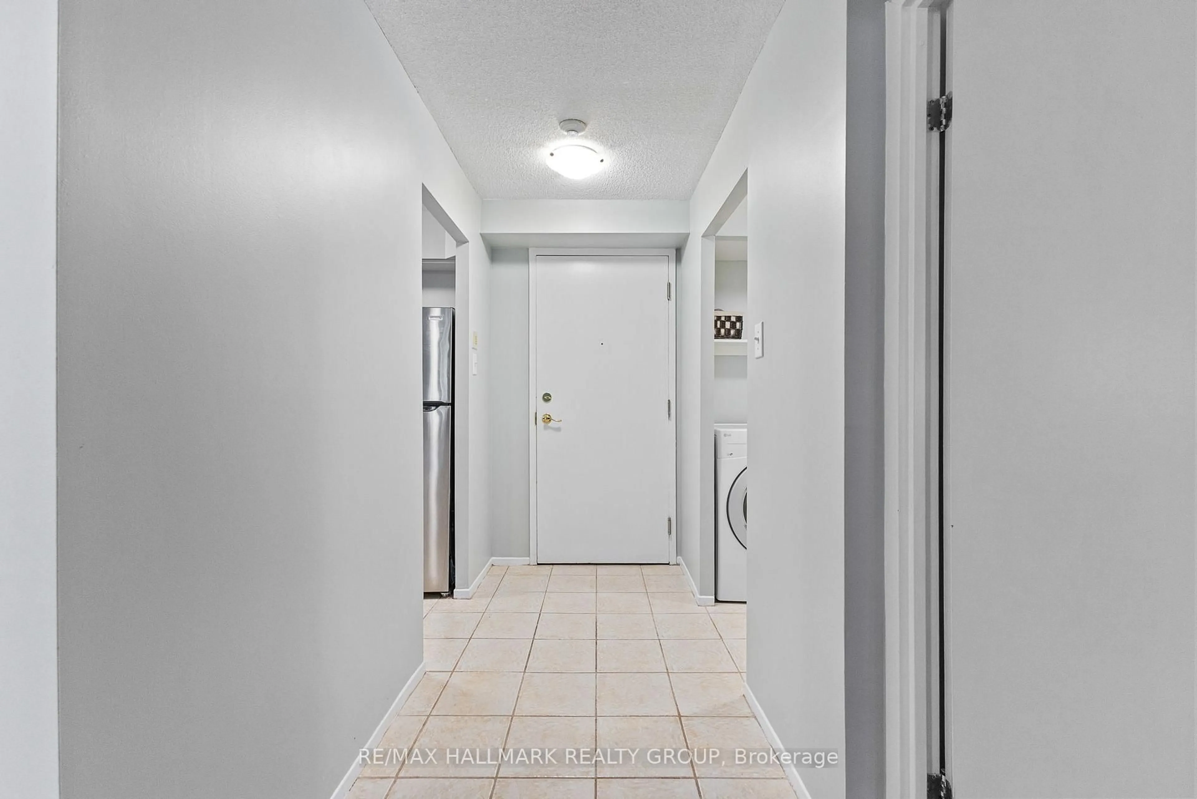 Indoor entryway for 1025 Grenon Ave #917, Ottawa Ontario K2B 8S5