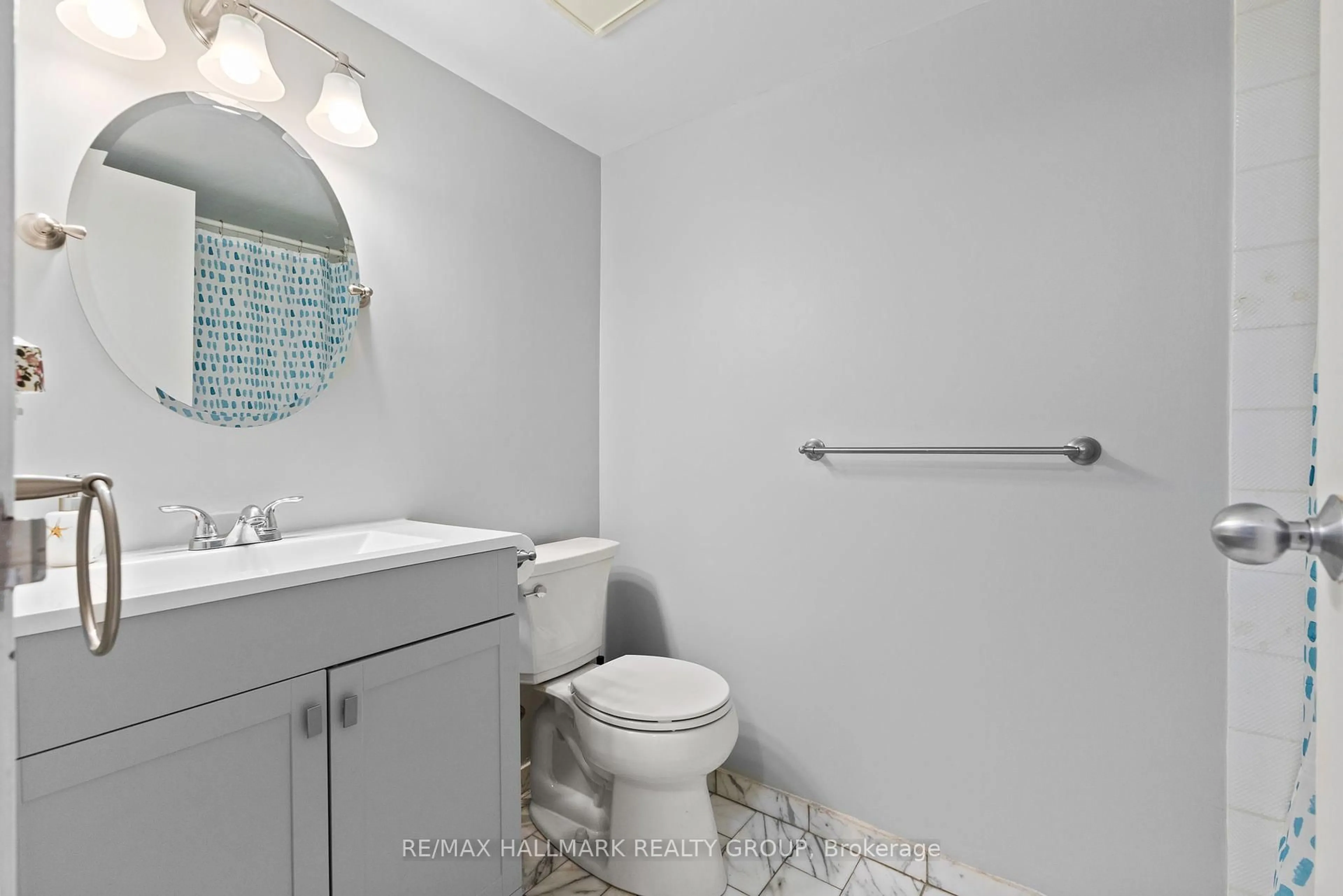 Standard bathroom, unknown for 1025 Grenon Ave #917, Ottawa Ontario K2B 8S5