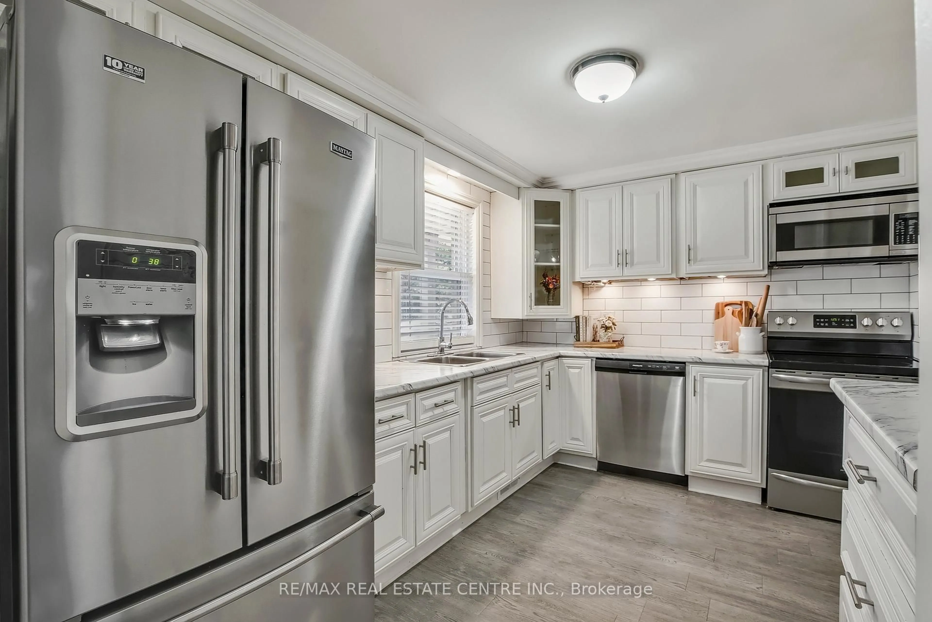 Open concept kitchen, ceramic/tile floor for 103 Ironstone Dr, Cambridge Ontario N1P 1A4