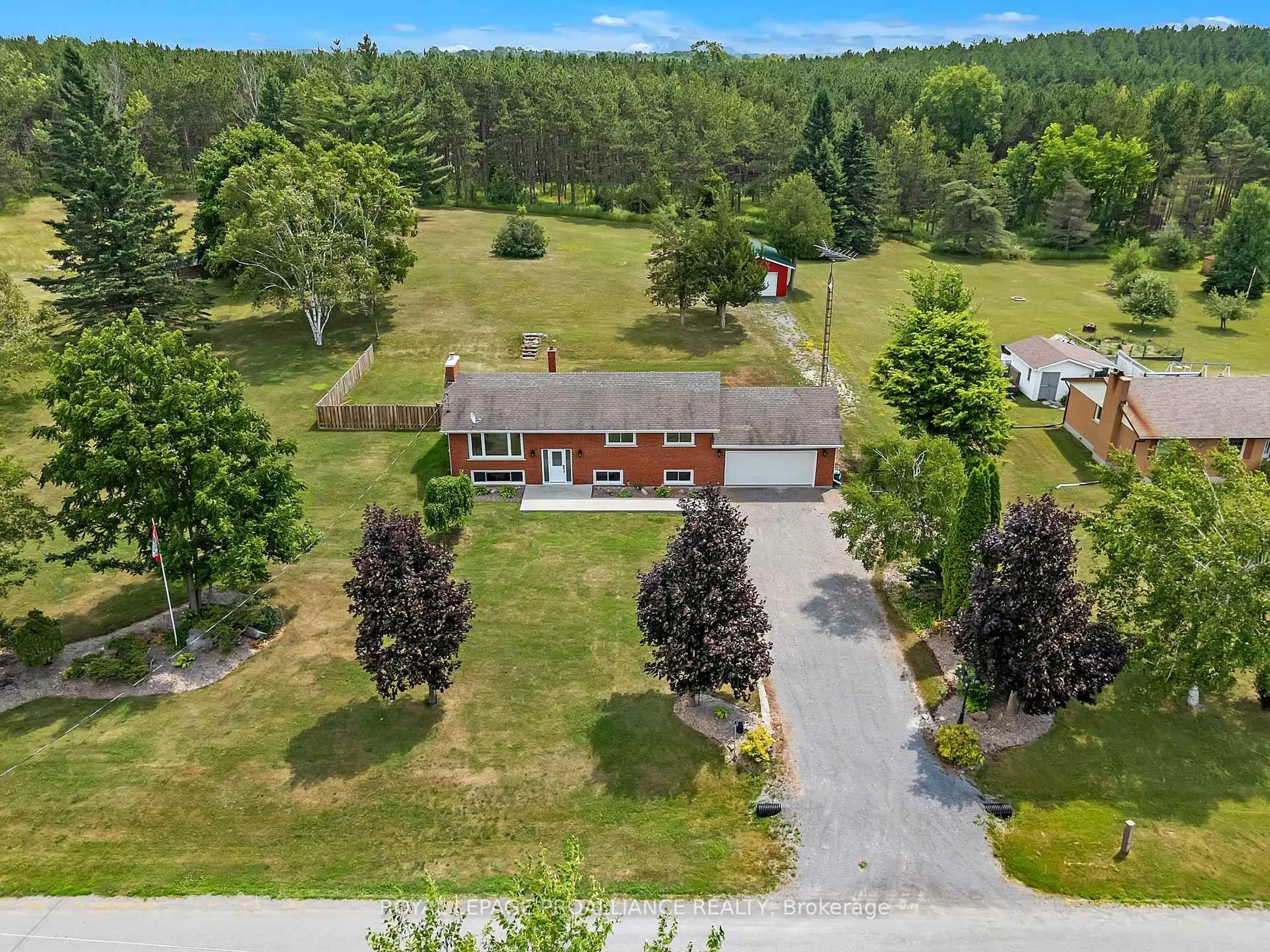 A pic from outside/outdoor area/front of a property/back of a property/a pic from drone, unknown for 42 Roslin Rd, Belleville Ontario K0K 2Y0
