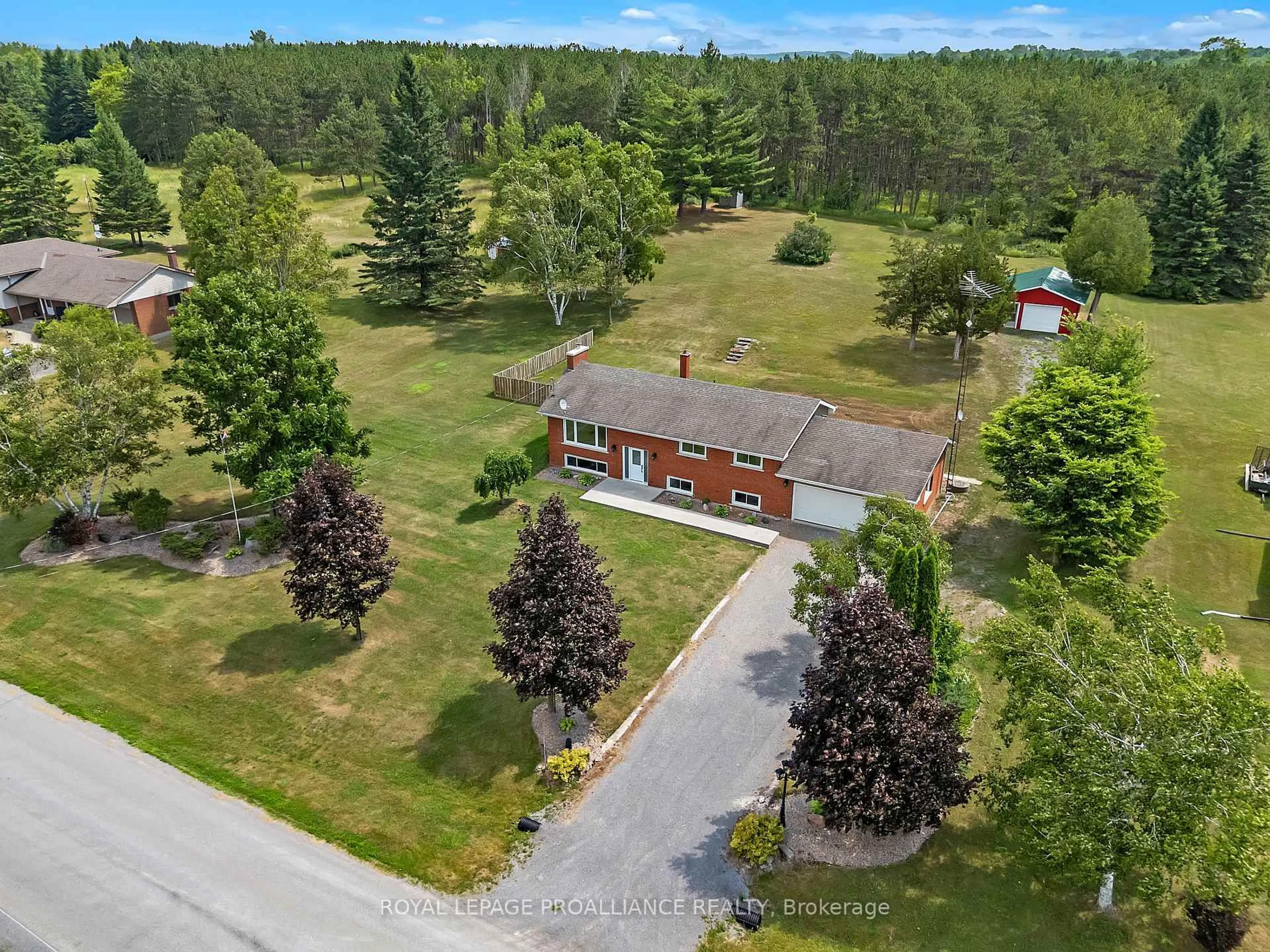 A pic from outside/outdoor area/front of a property/back of a property/a pic from drone, unknown for 42 Roslin Rd, Belleville Ontario K0K 2Y0