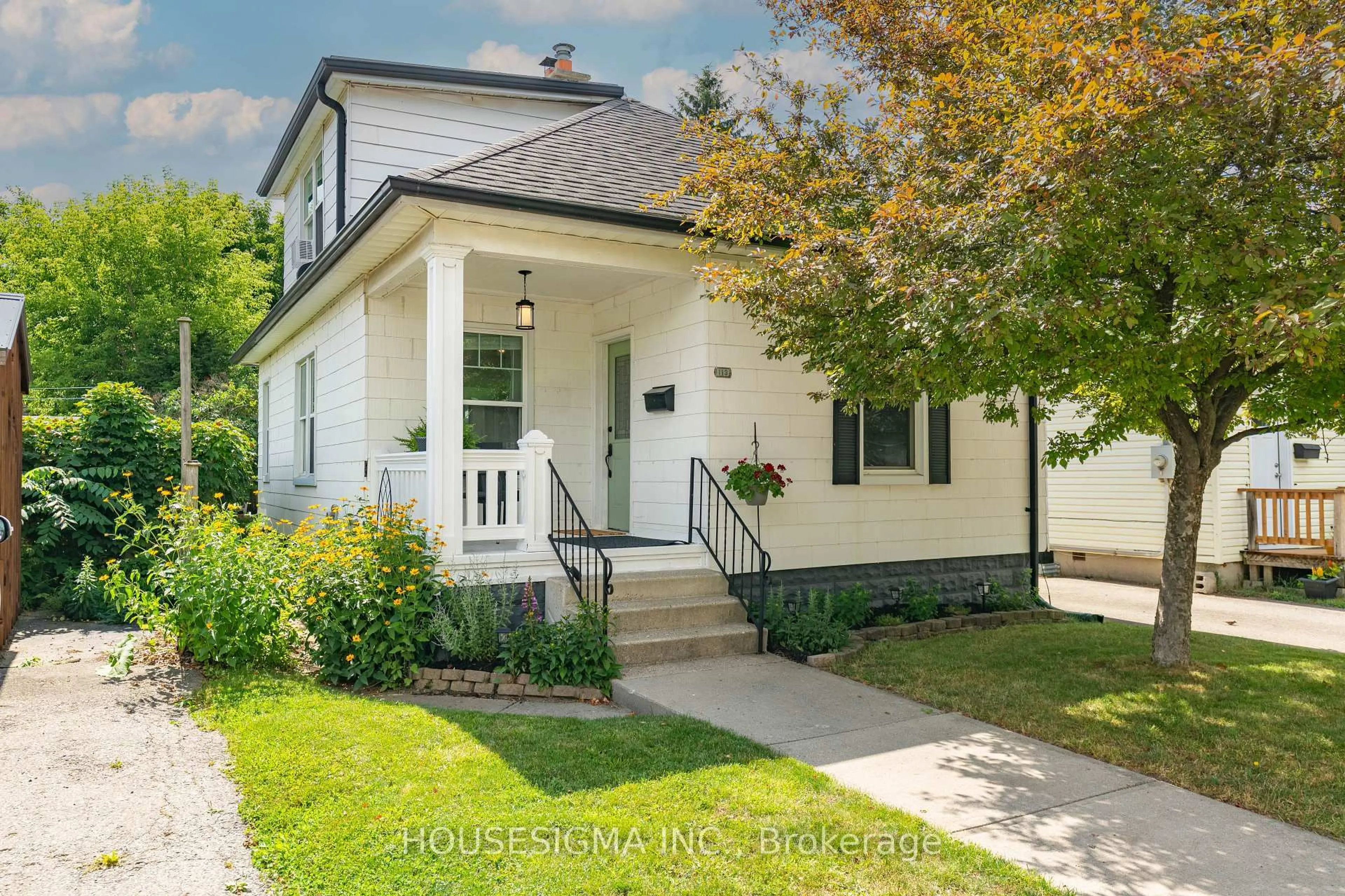 Home with vinyl exterior material, street for 113 Price St, London East Ontario N5Z 2J4