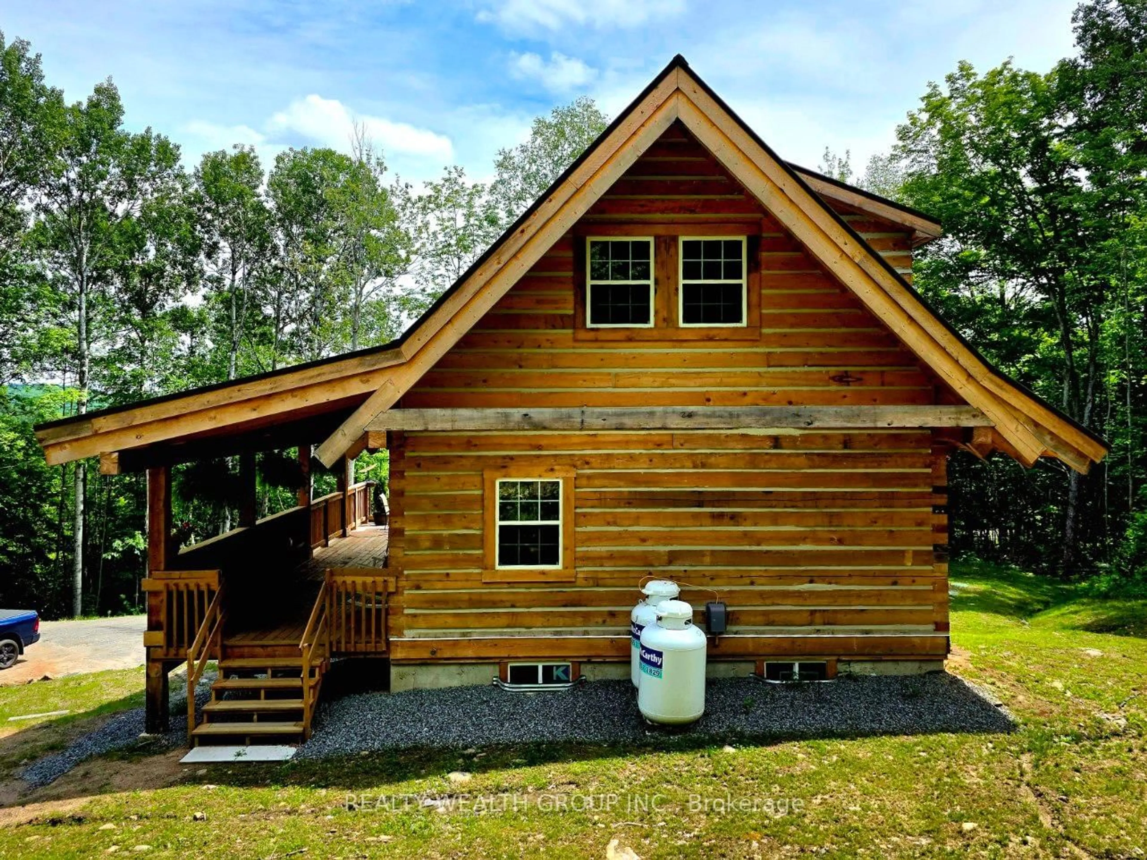Home with vinyl exterior material, building for 684 Mitchell Rd, Barry's Bay Ontario K0J 1B0