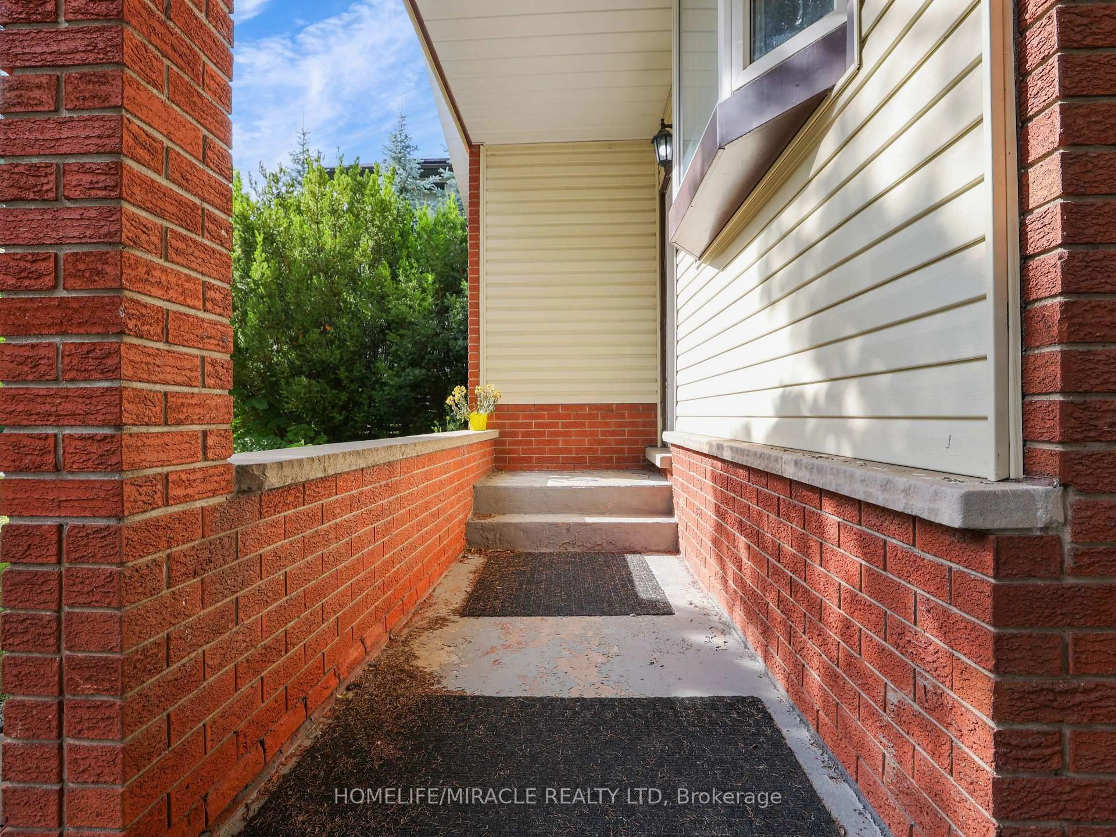 Unknown for 7 Cardill Cres, Waterloo Ontario N2L 3Y7
