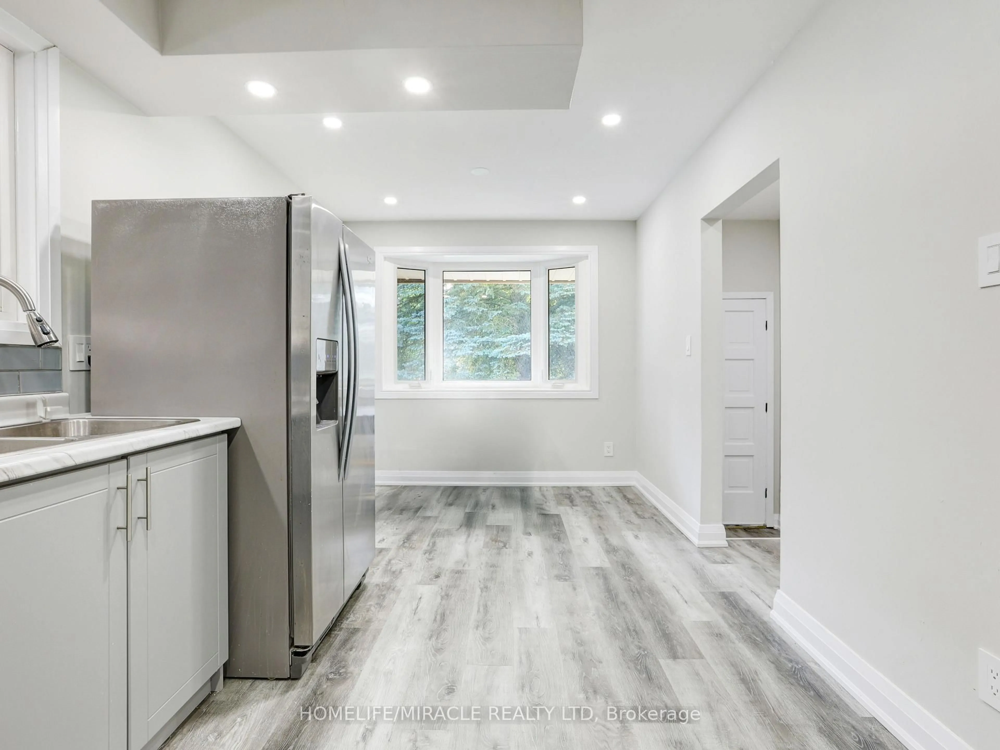 Open concept kitchen, unknown for 7 Cardill Cres, Waterloo Ontario N2L 3Y7