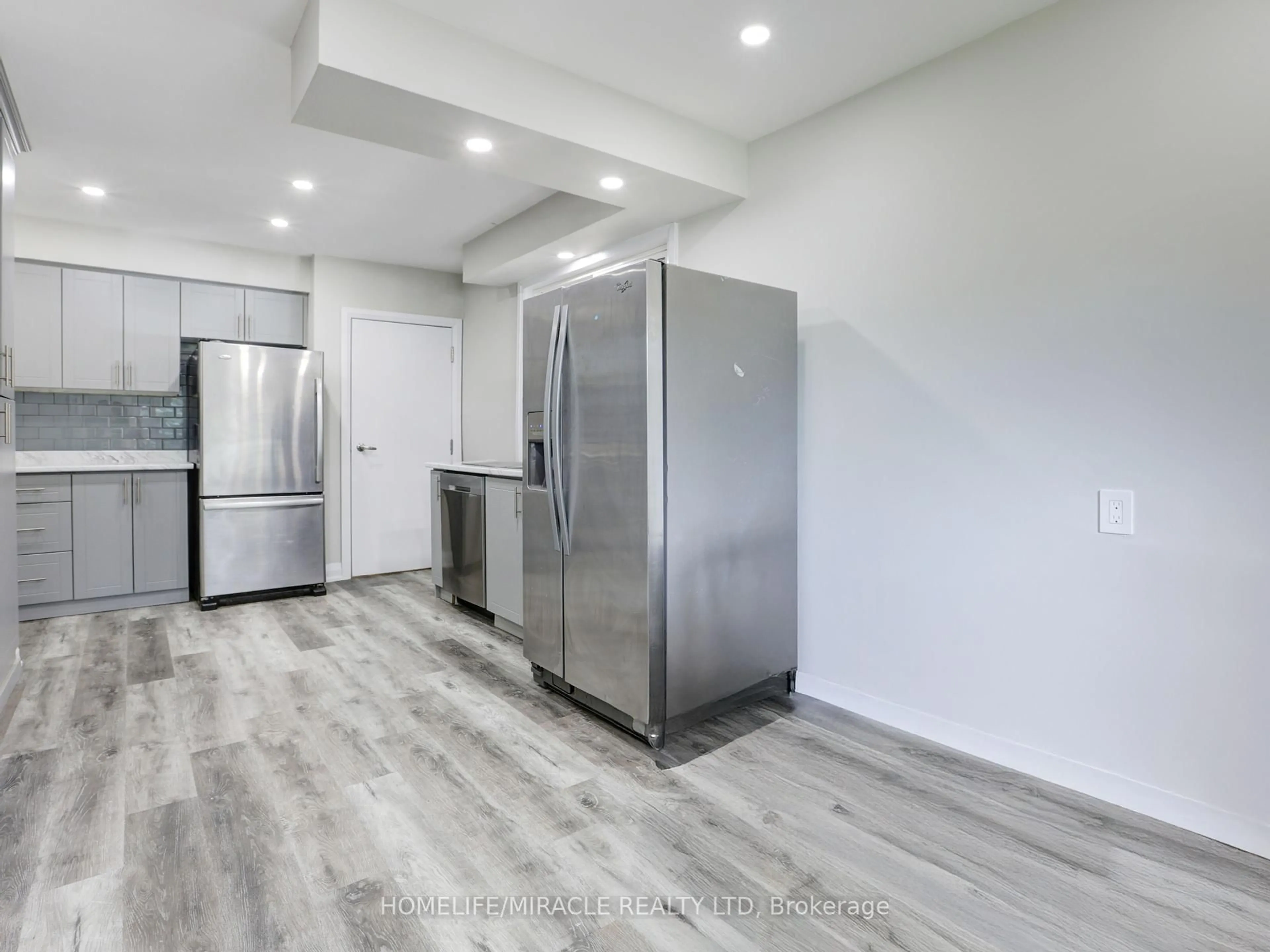 Unknown for 7 Cardill Cres, Waterloo Ontario N2L 3Y7