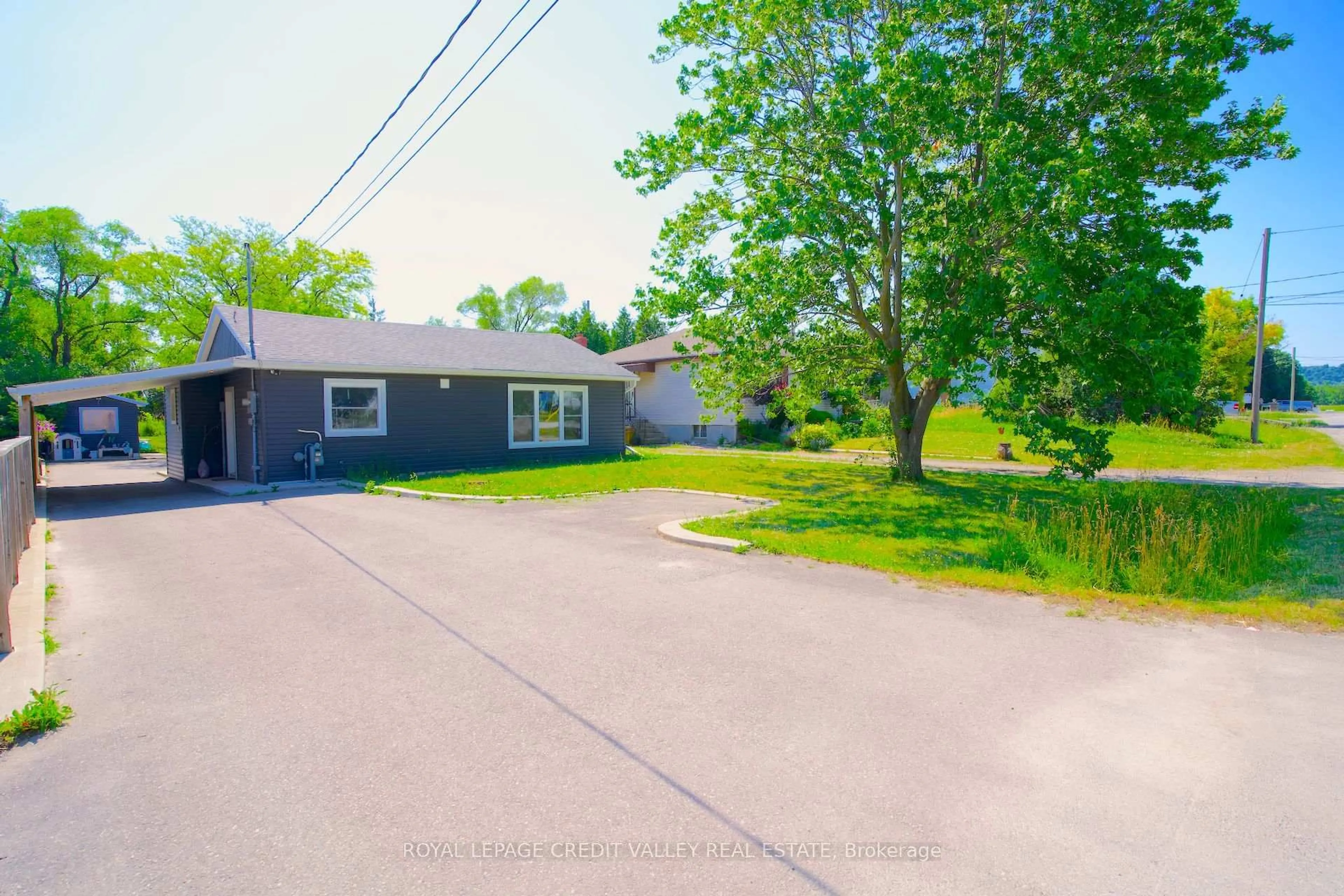 A pic from outside/outdoor area/front of a property/back of a property/a pic from drone, street for 28 Sunnyhurst Ave, Hamilton Ontario L8E 5M9