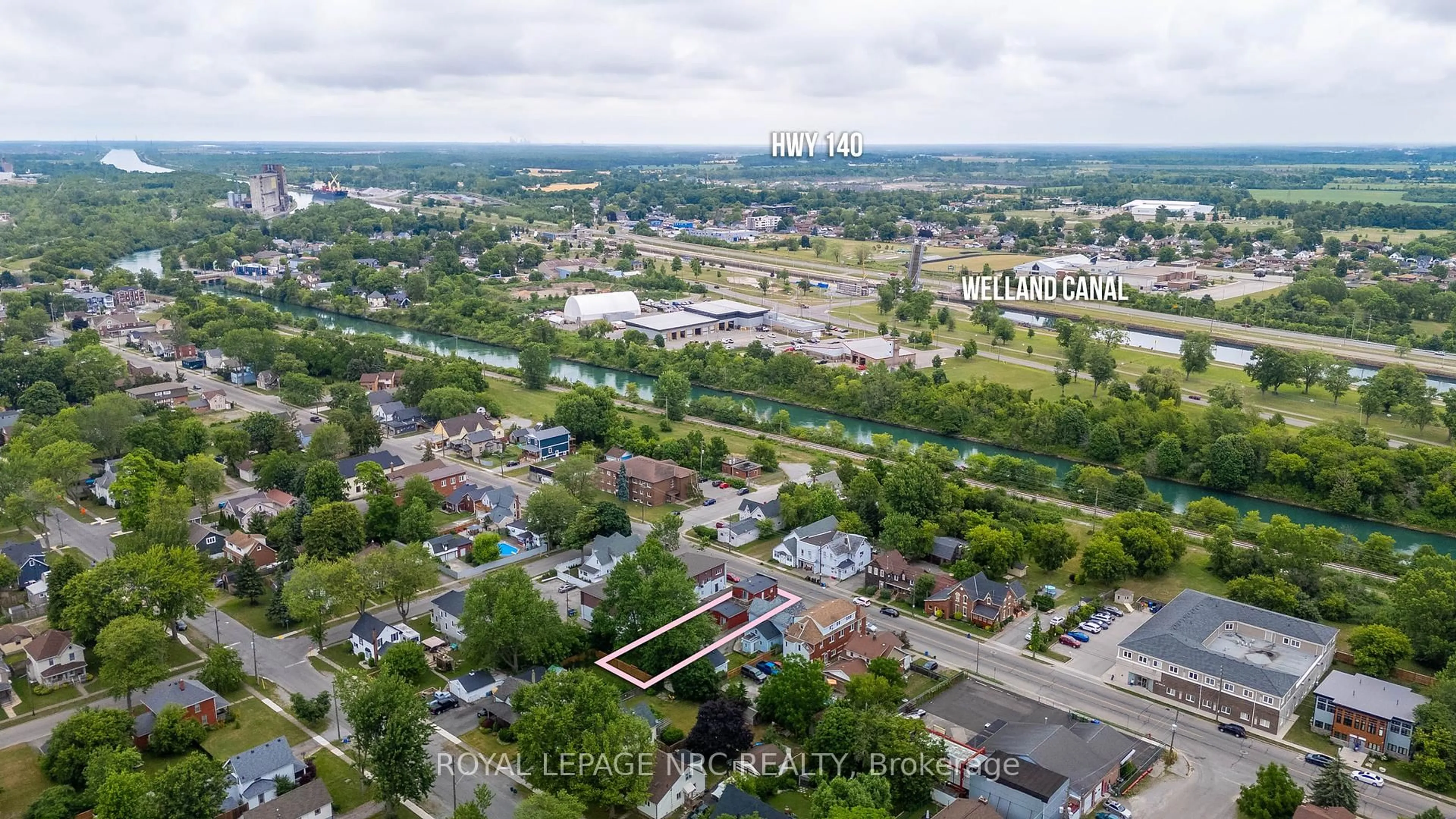 A pic from outside/outdoor area/front of a property/back of a property/a pic from drone, city buildings view from balcony for 608 King St, Port Colborne Ontario L3K 4H7