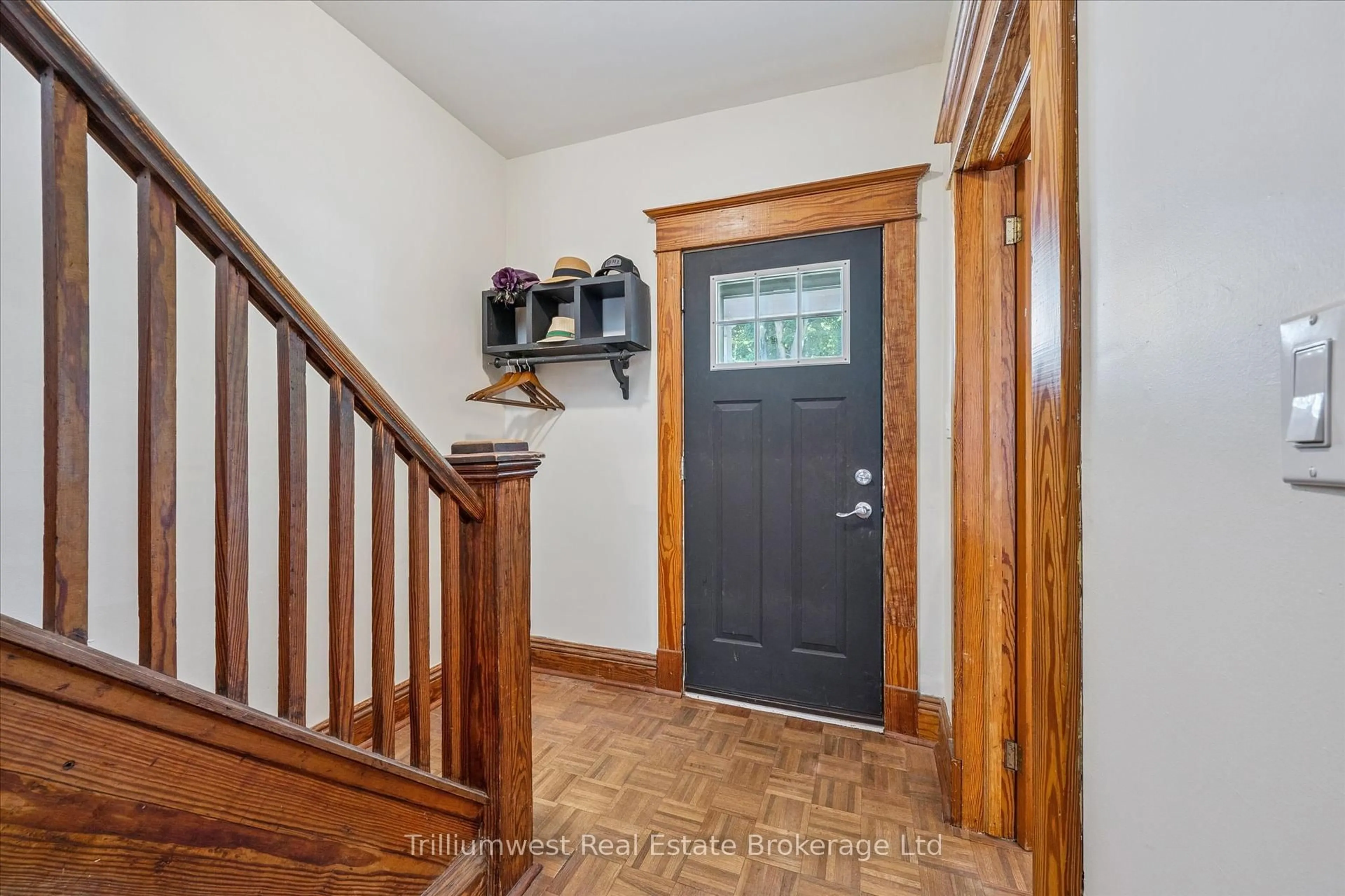 Indoor entryway for 45 Forest Rd, Cambridge Ontario N1S 3B4