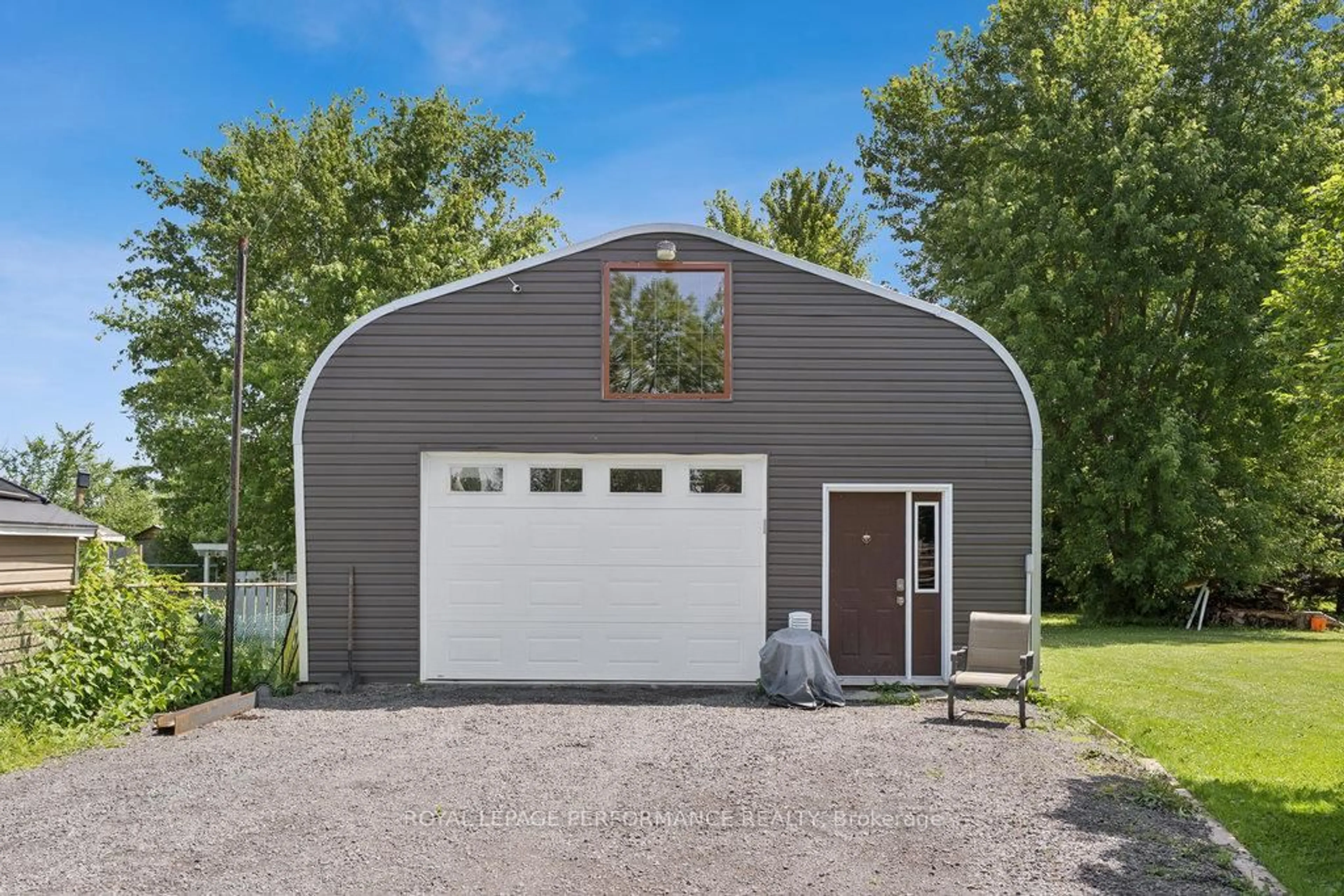 Indoor garage for 1107 De La Foret Prom, Clarence-Rockland Ontario K4K 1K9