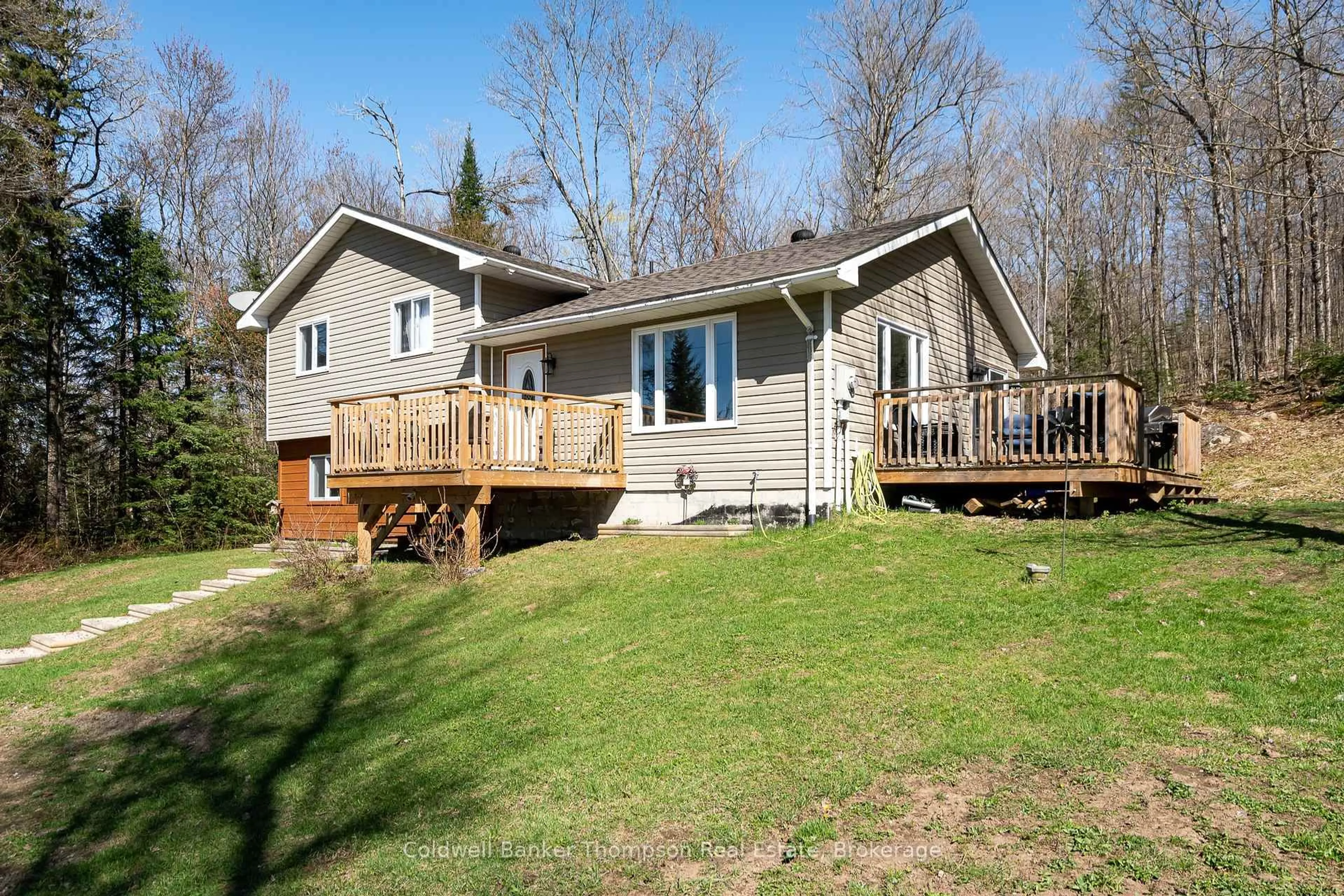 Patio, water/lake/river/ocean view for 751 Old Muskoka Rd, Huntsville Ontario P0B 1M0