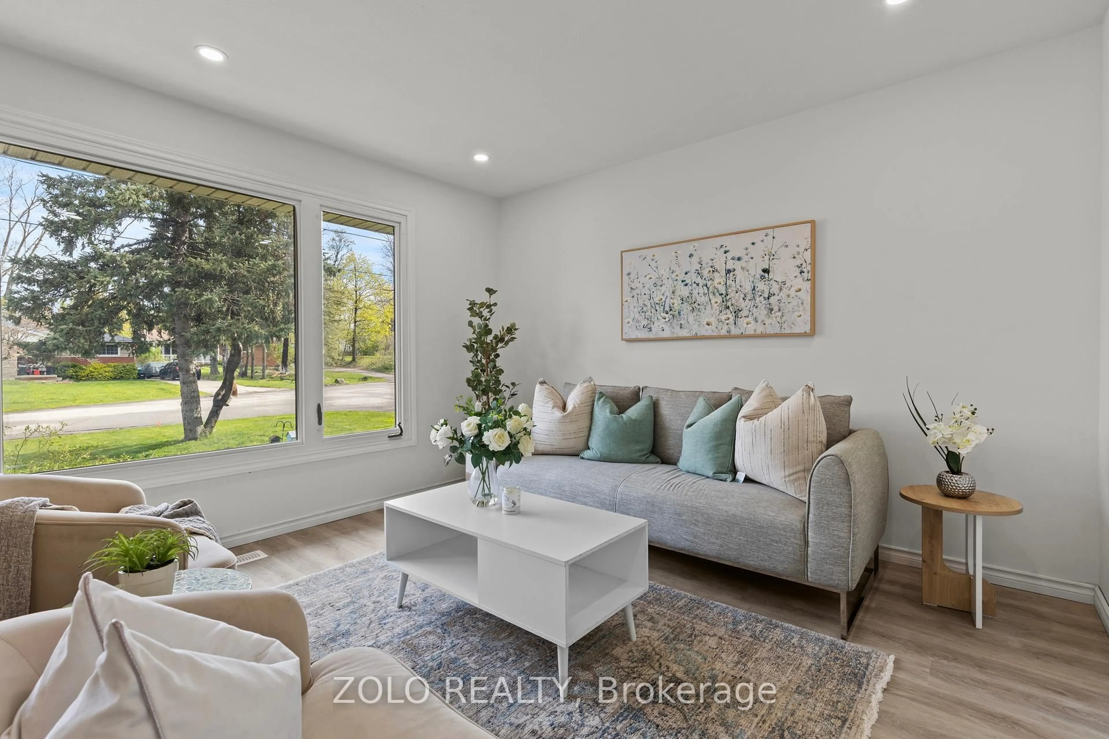 Living room with furniture, unknown for 215 Mackenzie Cres, Haldimand Ontario N3W 1A7