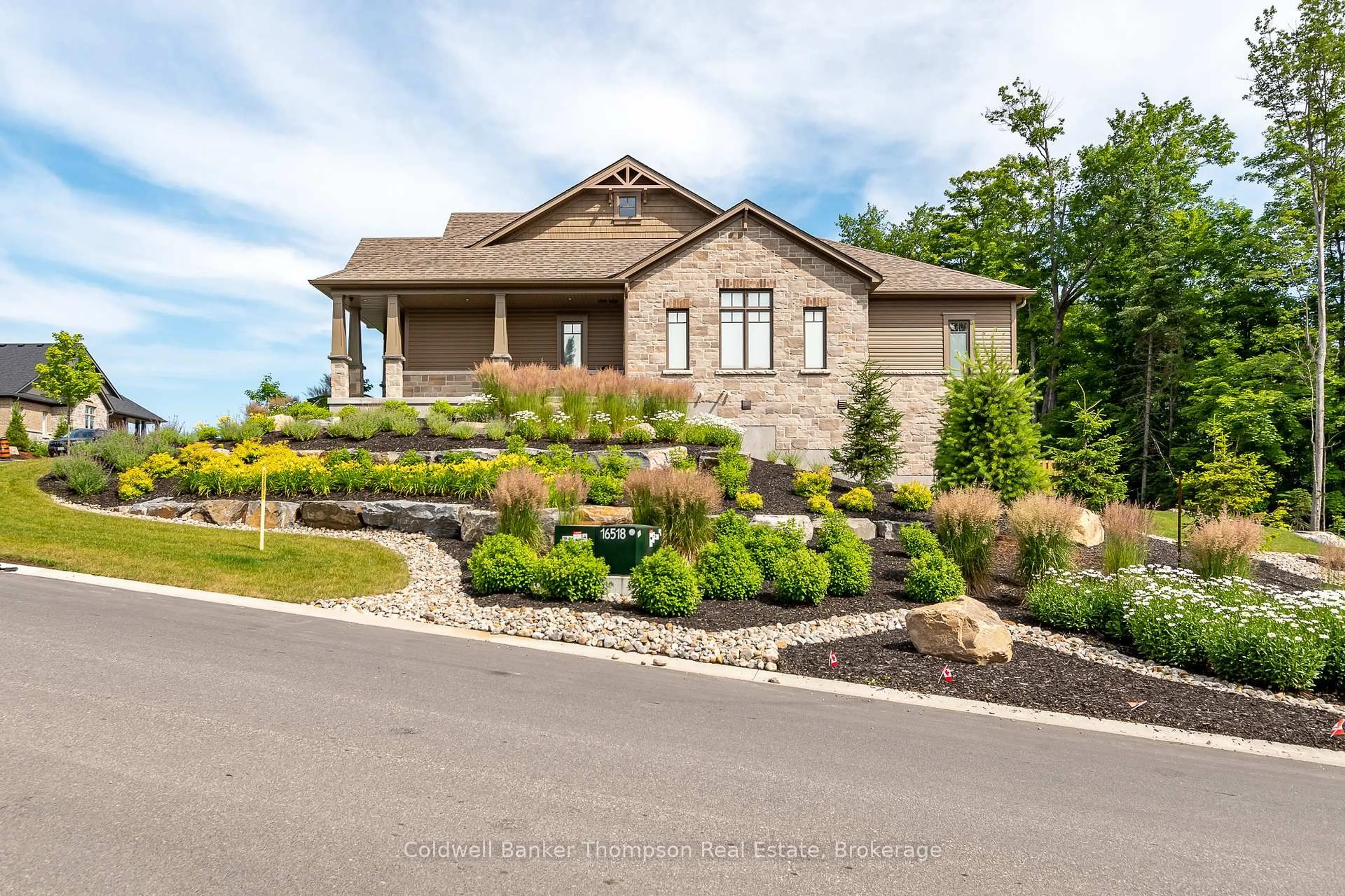 Home with brick exterior material, unknown for 15 Eaglecrest Ave, Huntsville Ontario P1H 0G5