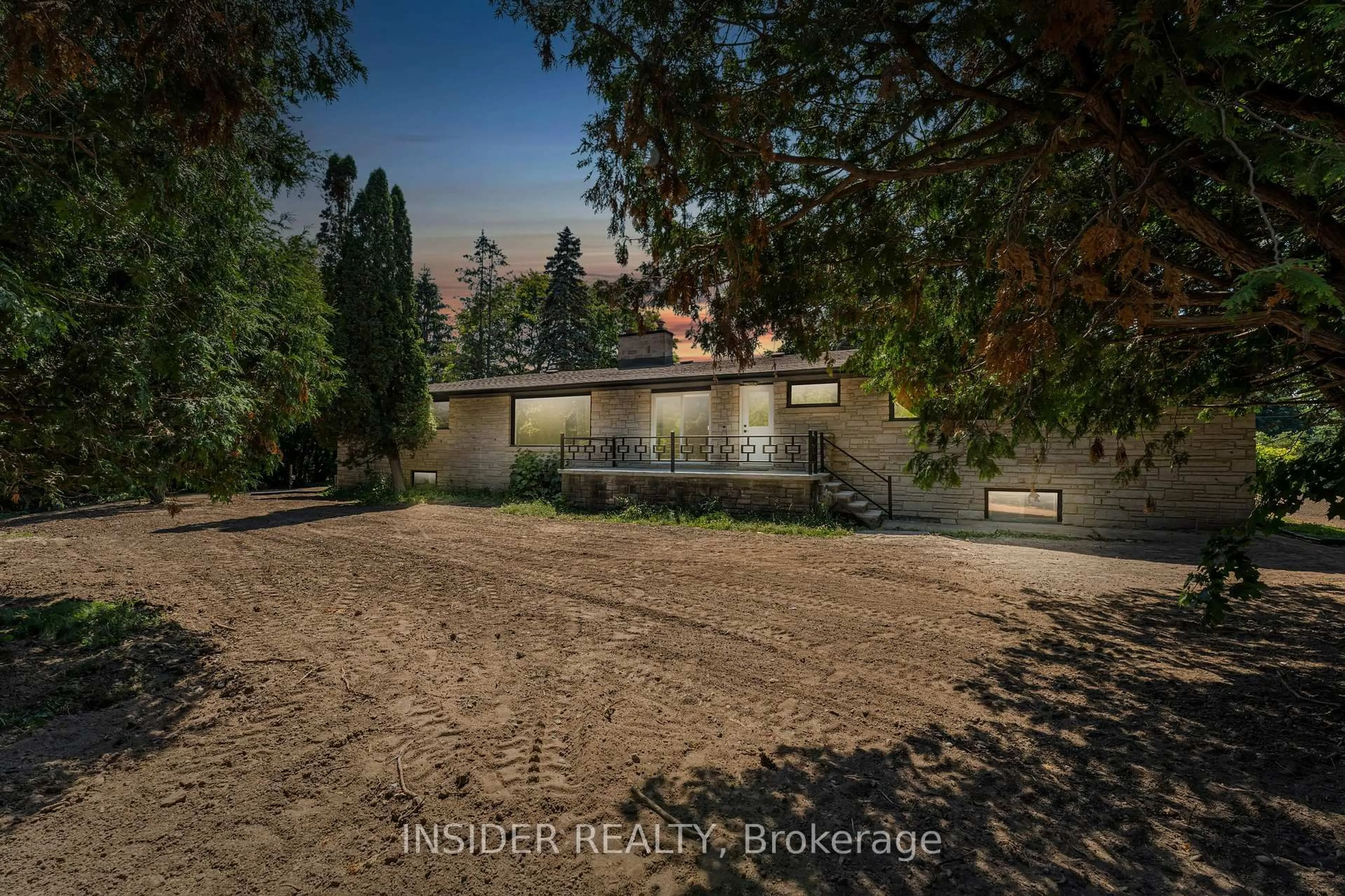 A pic from outside/outdoor area/front of a property/back of a property/a pic from drone, street for 1802 Sydenham Rd, Kingston Ontario K7L 4V4