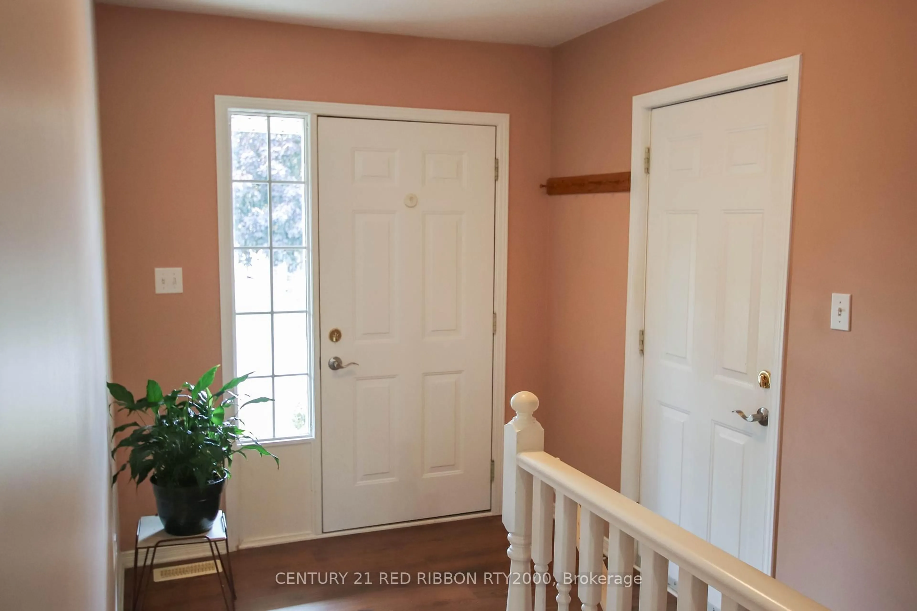 Indoor entryway for 375 Scott St #17, Strathroy-Caradoc Ontario N7G 4G7