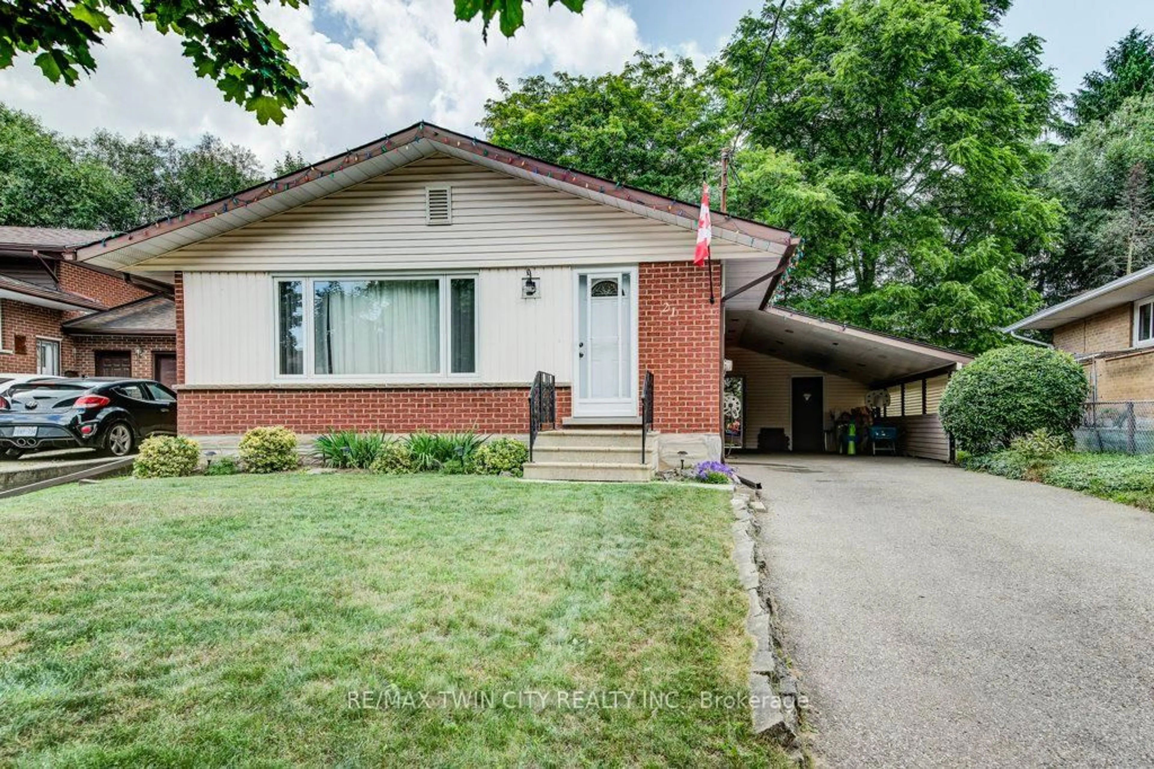 Home with brick exterior material, street for 21 Ruskview Rd, Kitchener Ontario N2M 4S1
