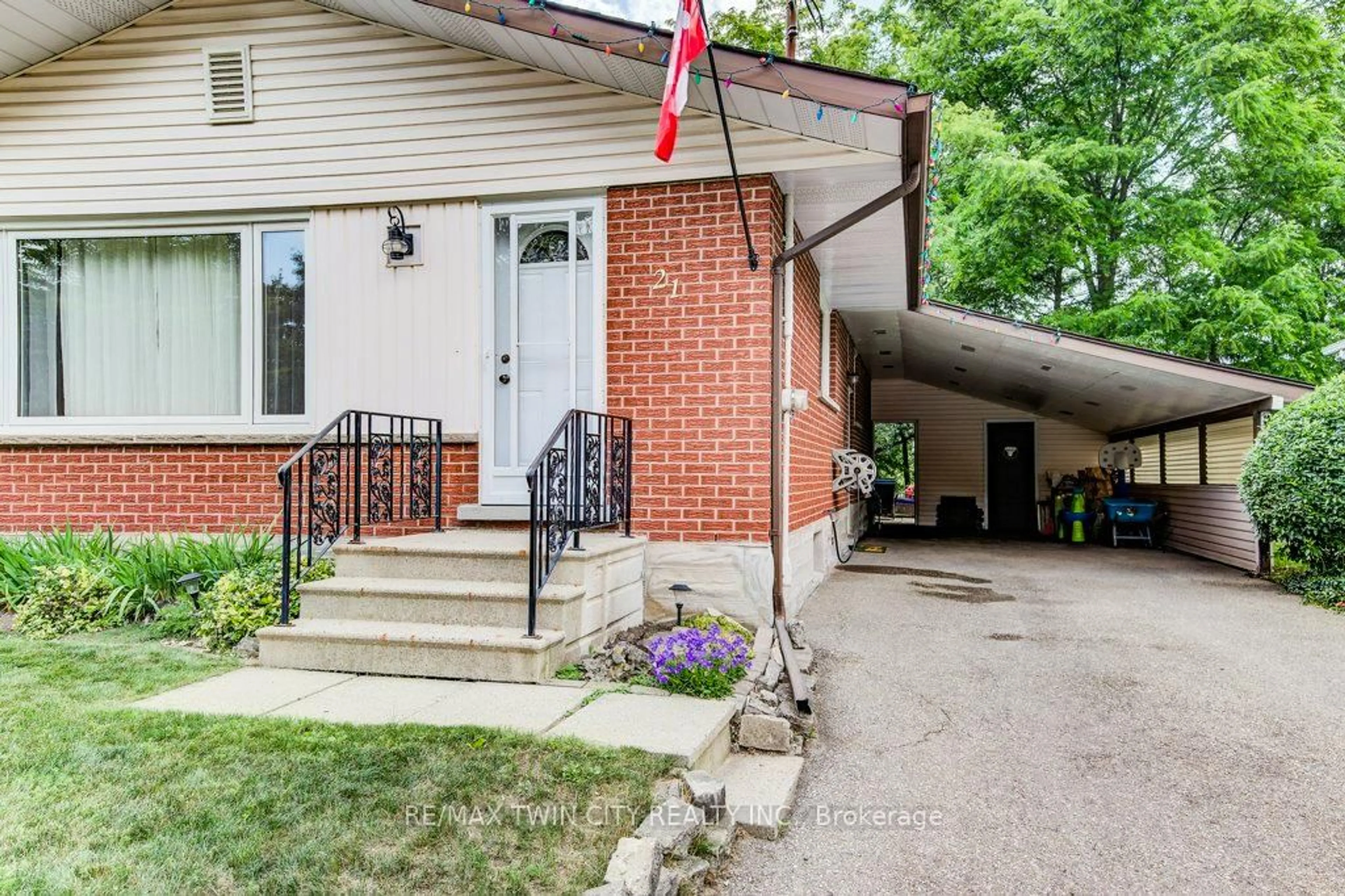 Home with brick exterior material, street for 21 Ruskview Rd, Kitchener Ontario N2M 4S1