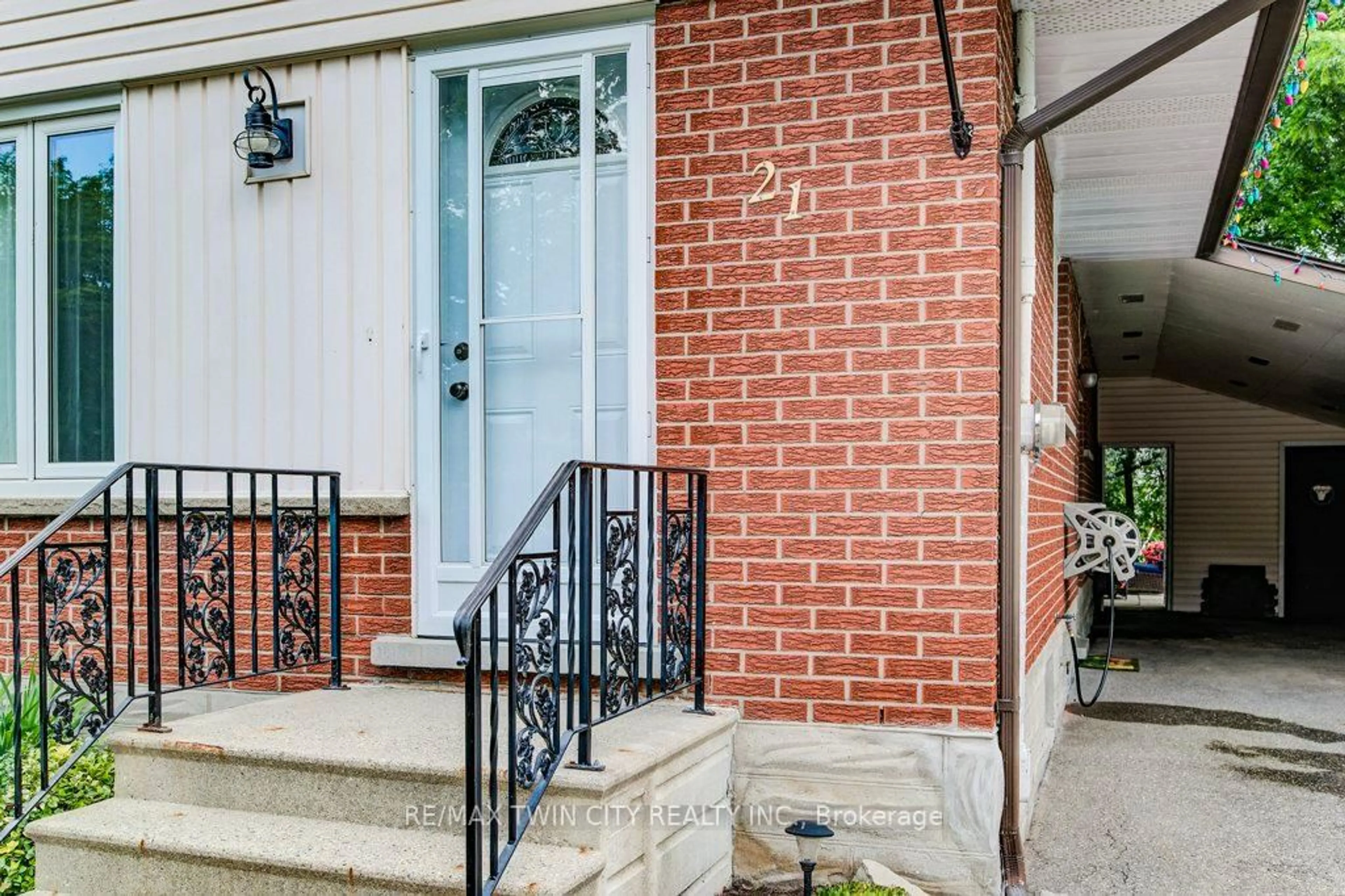 Unknown for 21 Ruskview Rd, Kitchener Ontario N2M 4S1