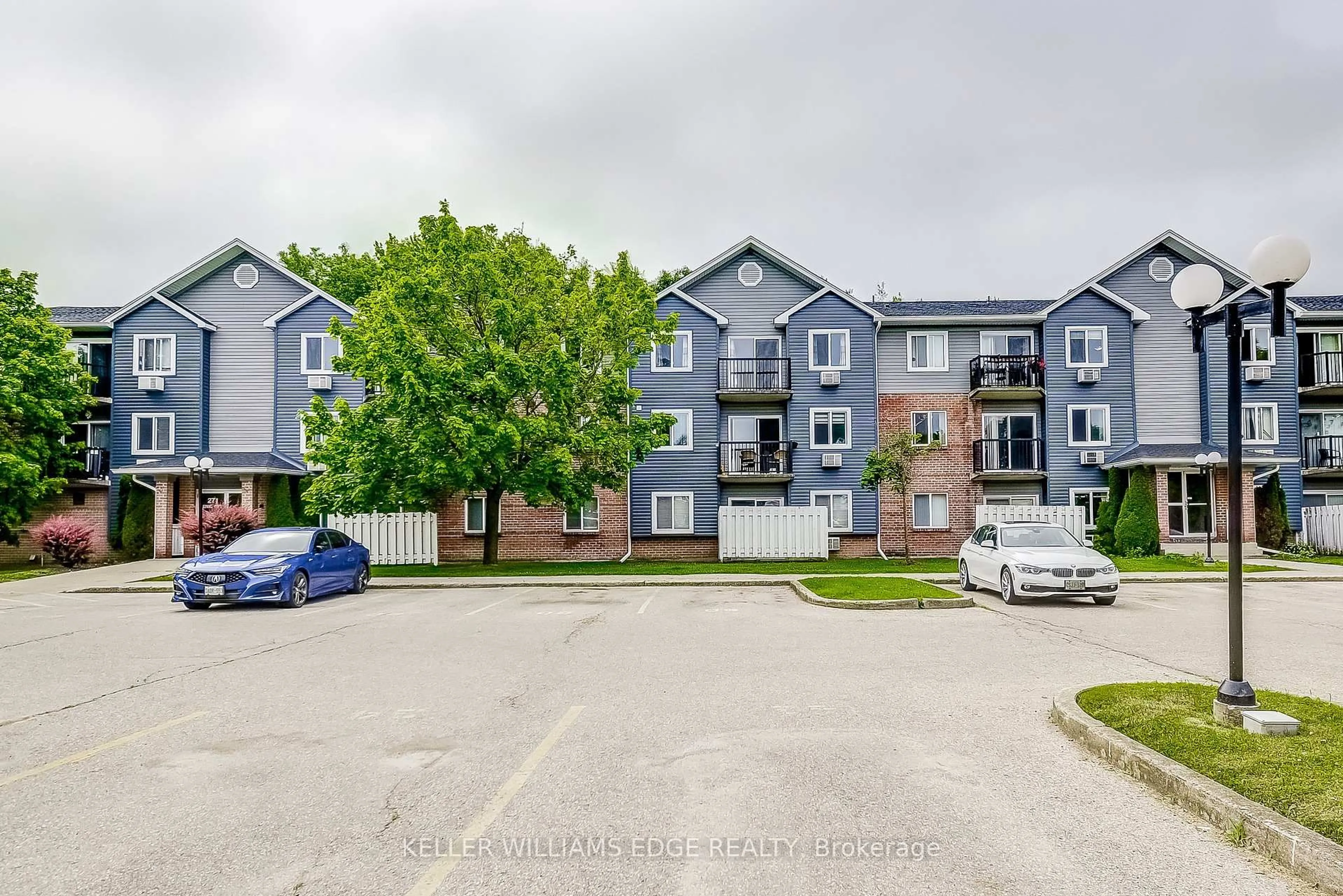 A pic from outside/outdoor area/front of a property/back of a property/a pic from drone, street for 271 Eiwo Crt #306, Waterloo Ontario N2K 2M8
