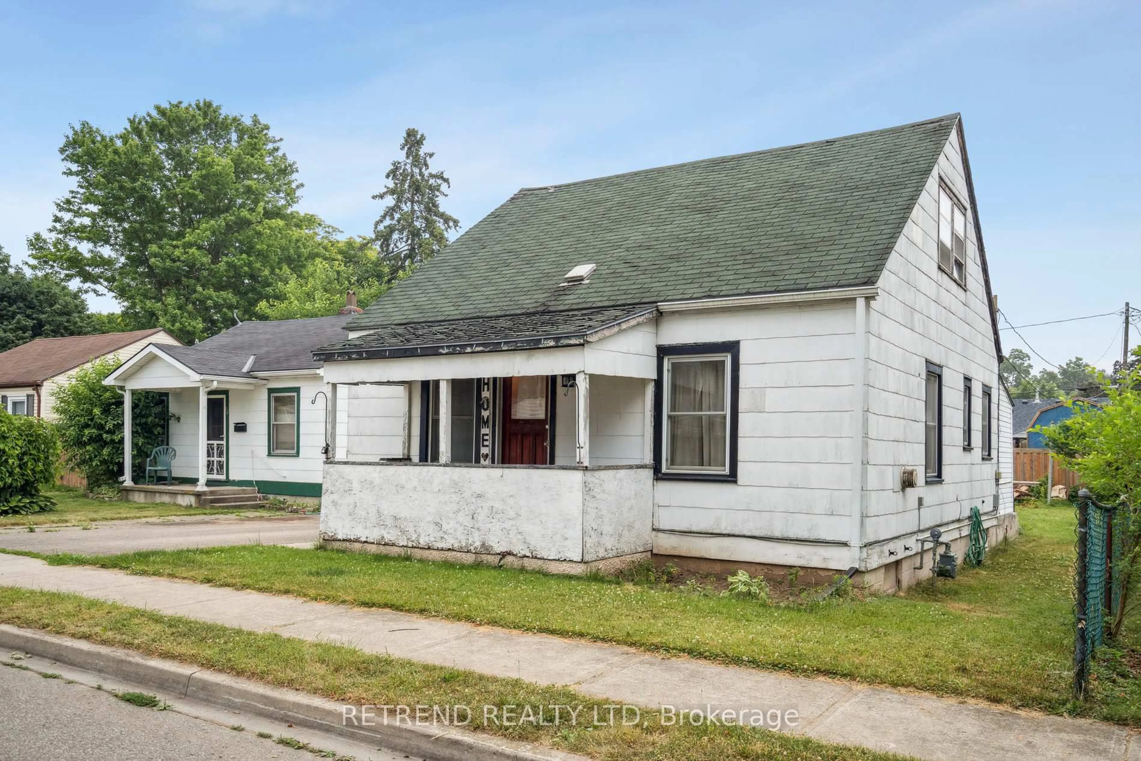 Home with vinyl exterior material, street for 78 eighth Ave, Brantford Ontario L4X 2R6