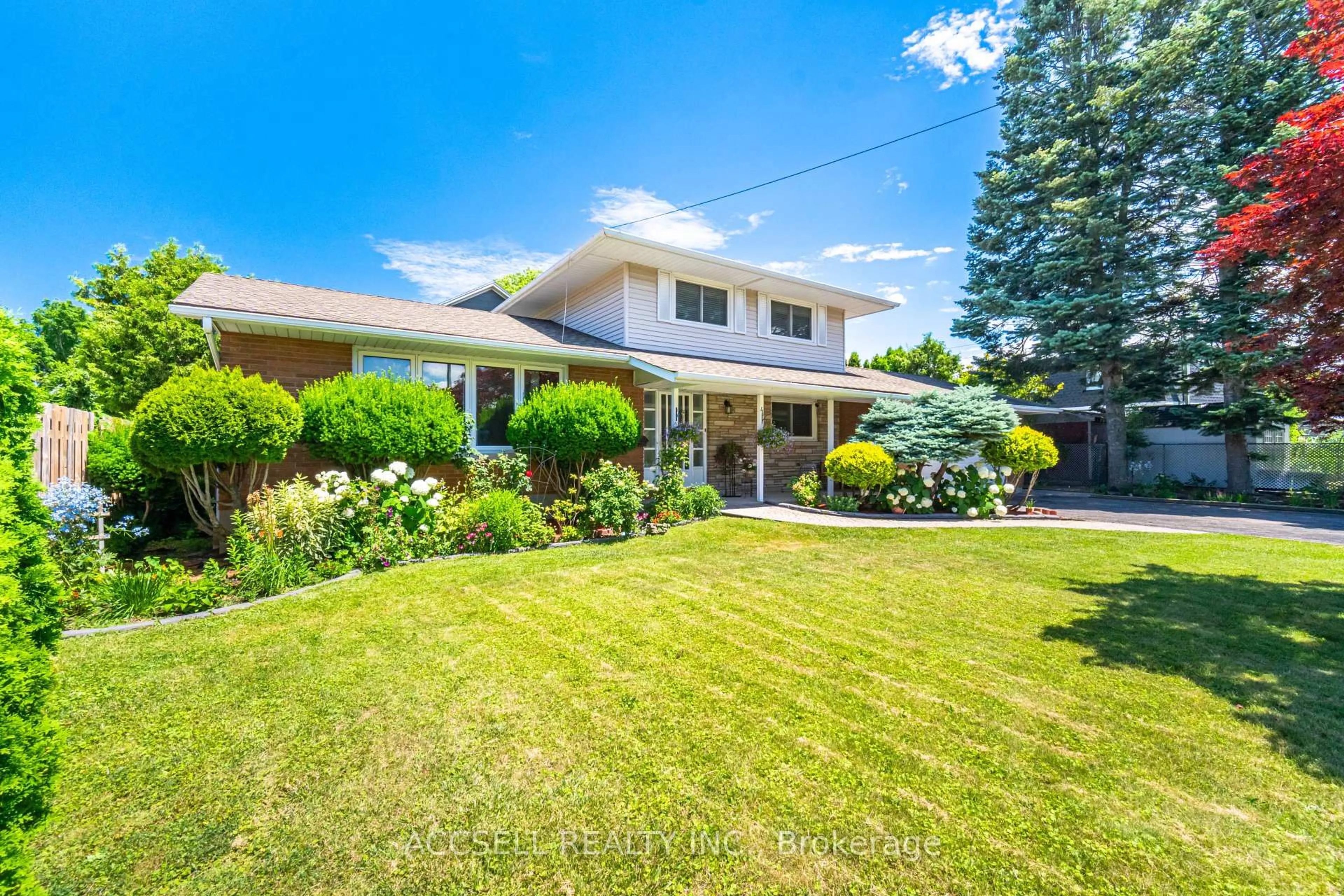 A pic from outside/outdoor area/front of a property/back of a property/a pic from drone, street for 4 Tanner Circ, St. Catharines Ontario L2N 3M9