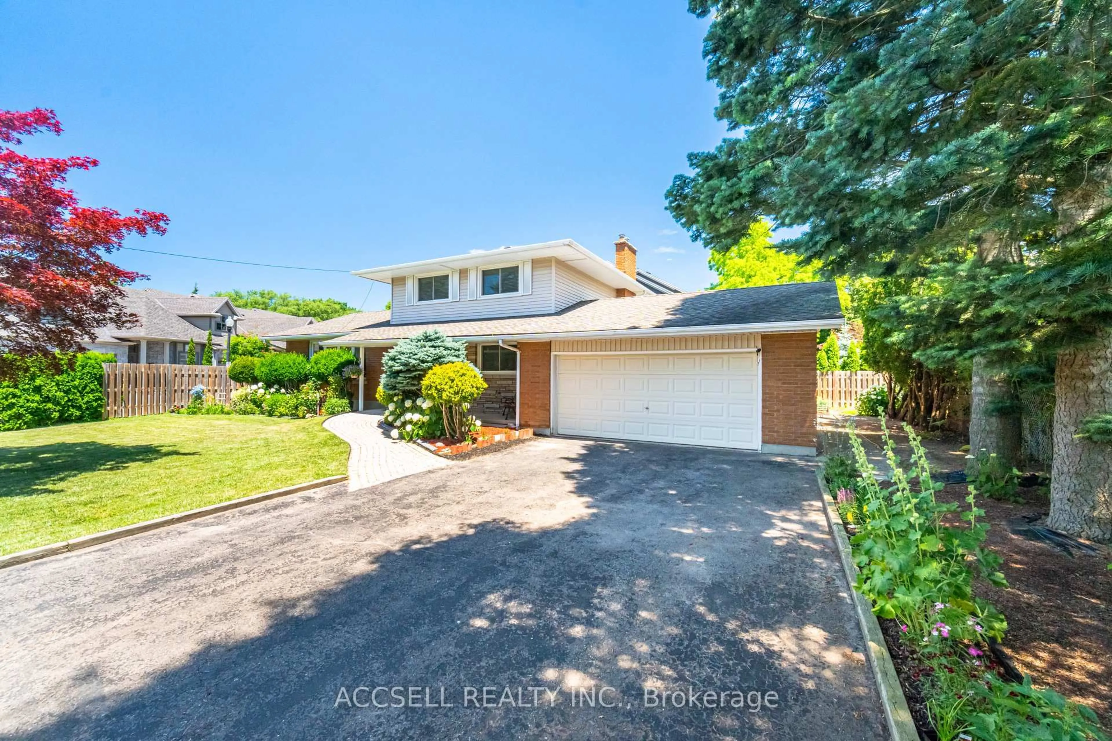 A pic from outside/outdoor area/front of a property/back of a property/a pic from drone, street for 4 Tanner Circ, St. Catharines Ontario L2N 3M9