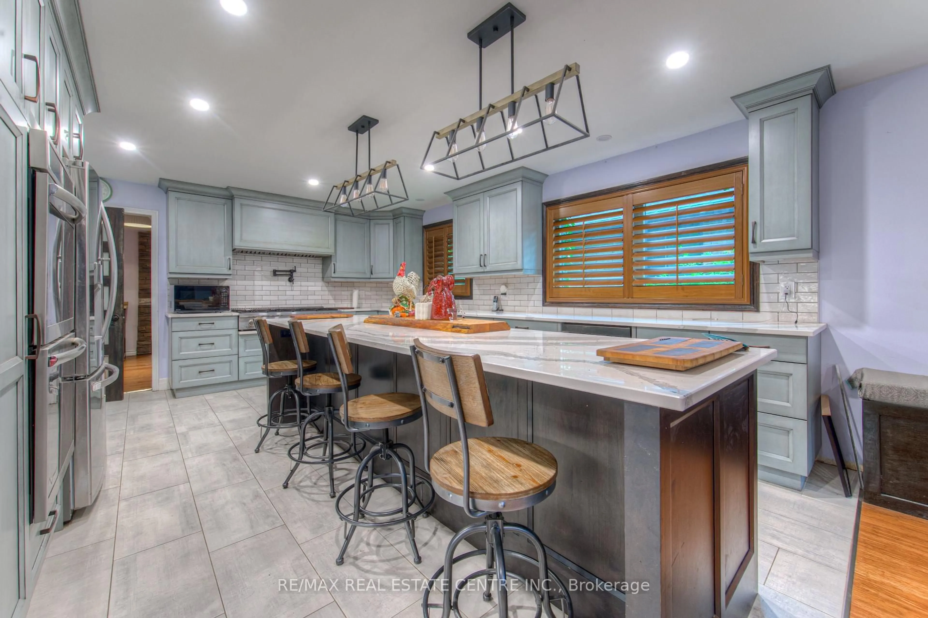Open concept kitchen, ceramic/tile floor for 310 Cavendish Dr, Hamilton Ontario L9G 4T5