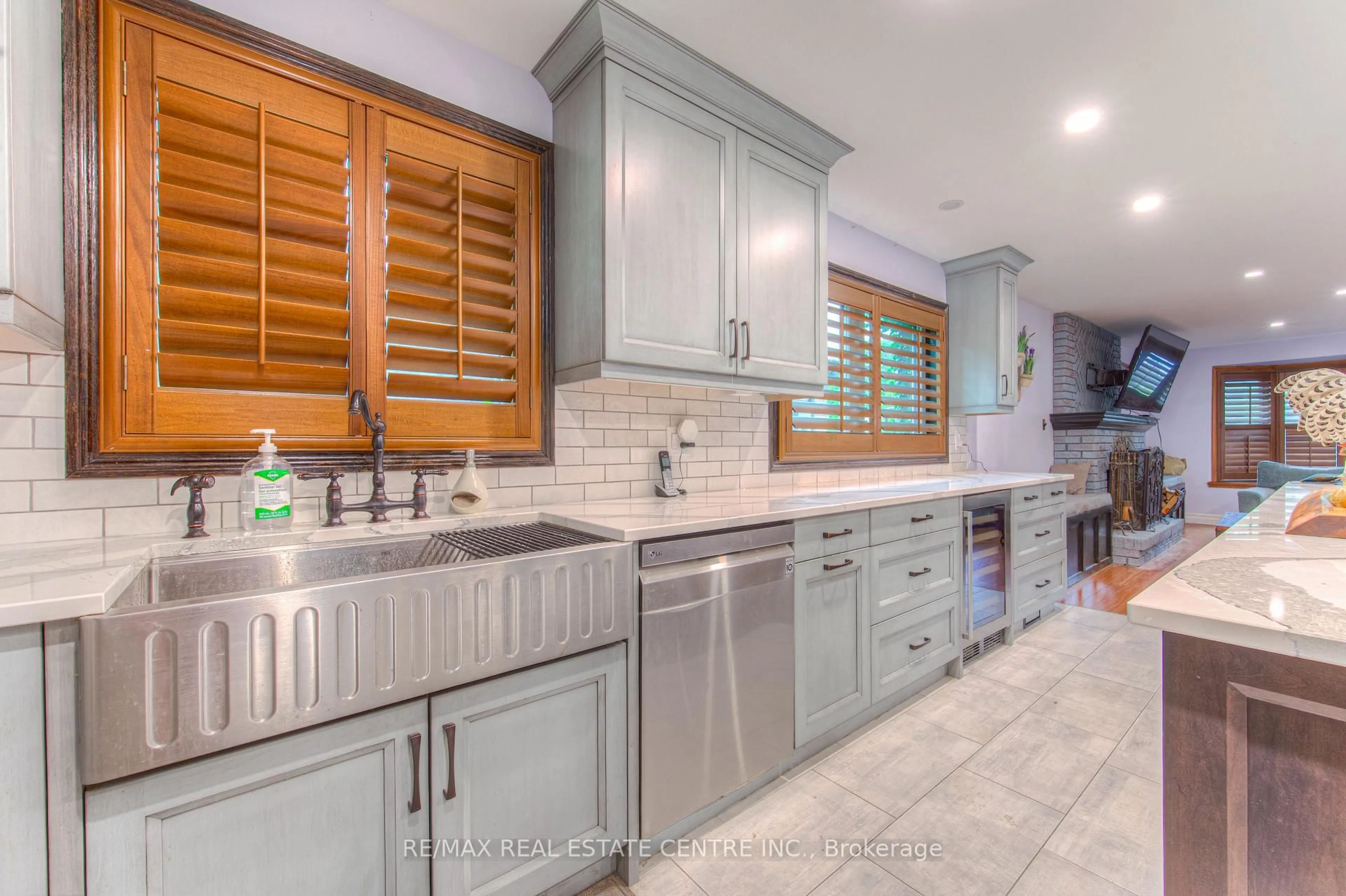 Contemporary kitchen, ceramic/tile floor for 310 Cavendish Dr, Hamilton Ontario L9G 4T5
