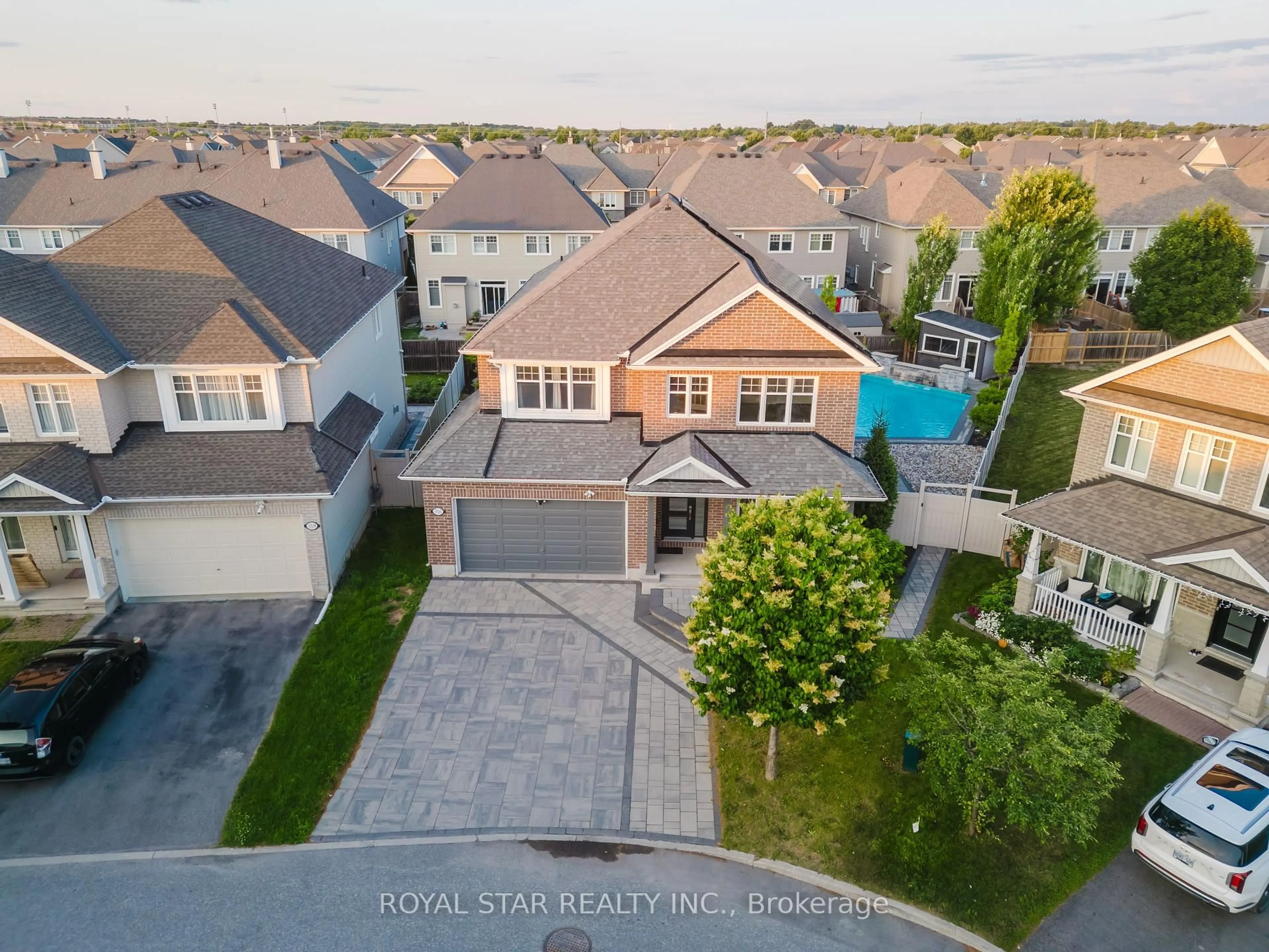 A pic from outside/outdoor area/front of a property/back of a property/a pic from drone, street for 316 Dunlin Rdge, Ottawa Ontario K2J 0E3